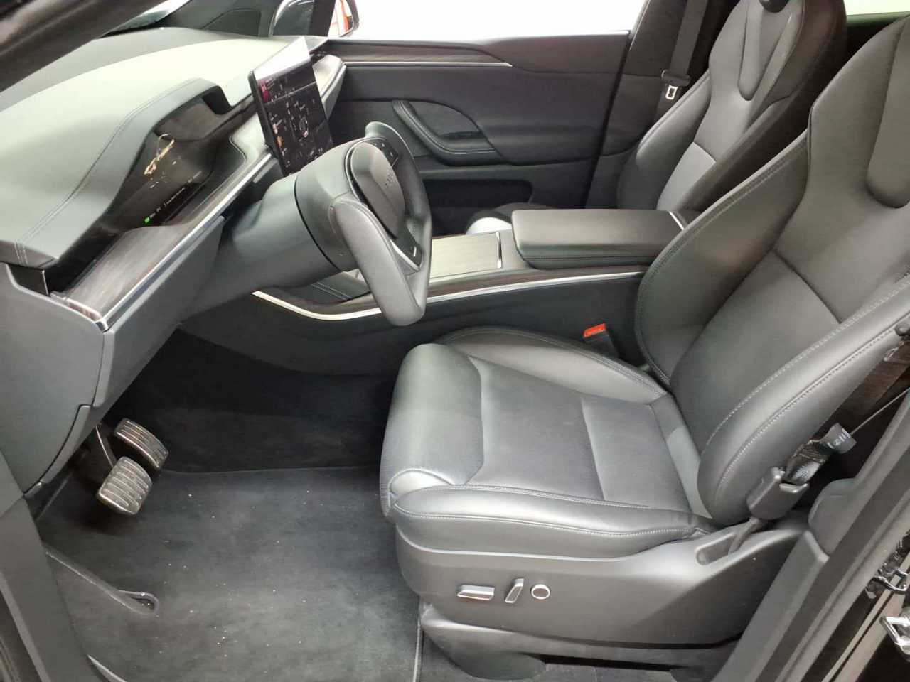 Tesla Model X 7