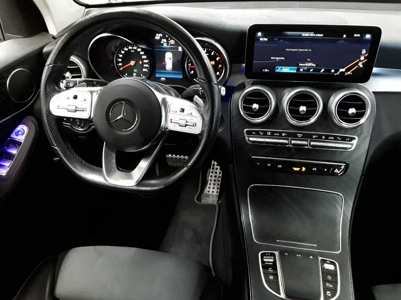 Mercedes-Benz GLC 300 e 4Matic 9G-TRONIC AMG Line 10