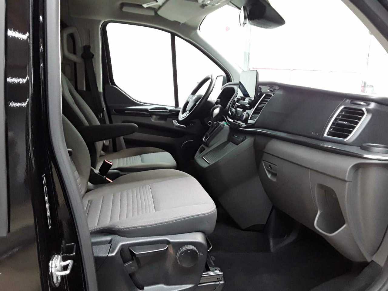 Ford Tourneo Custom 320 L2H1 VA Autm. Titanium 8