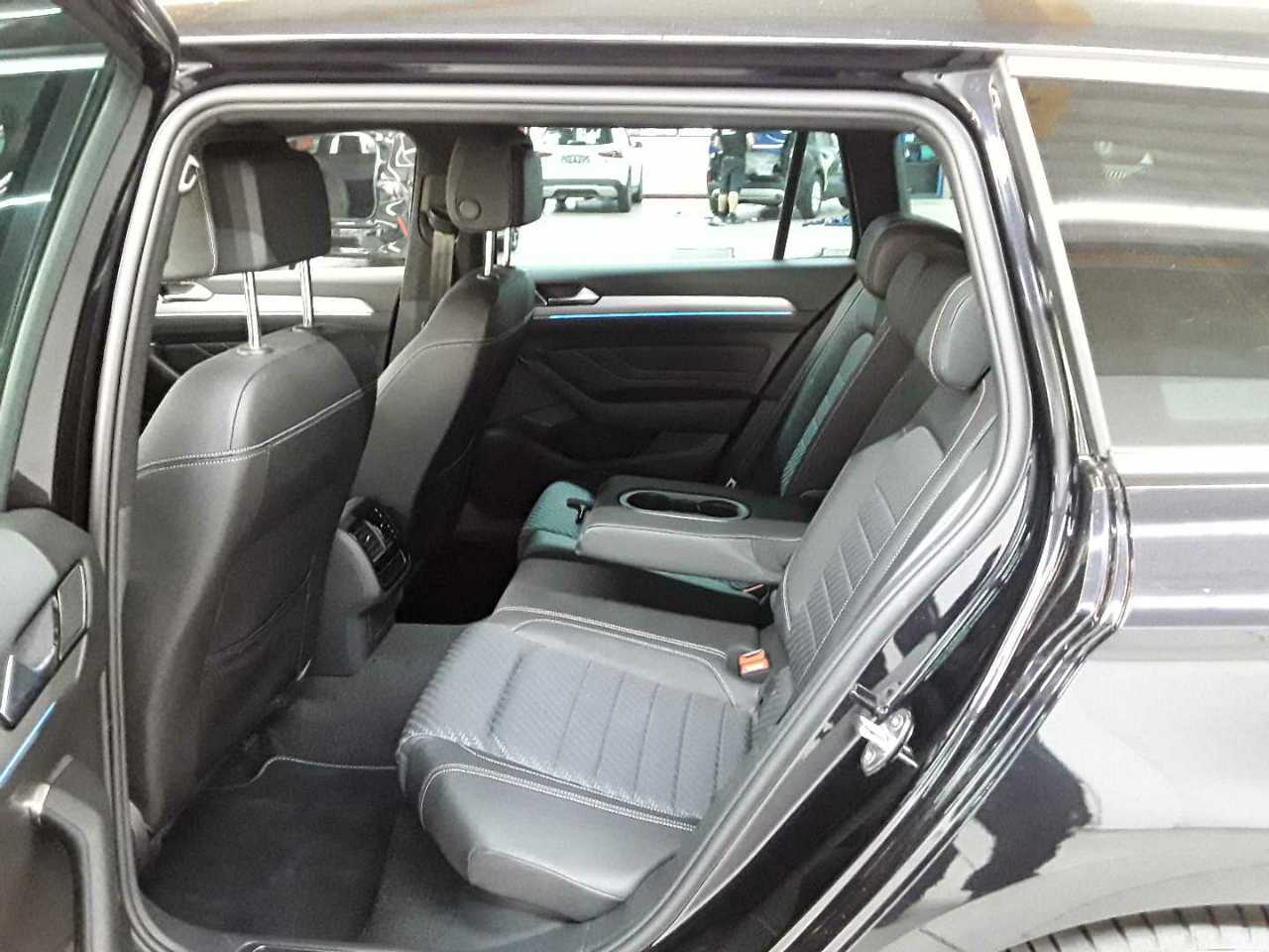 Volkswagen Passat Variant 2.0 TDI SCR DSG Business 13