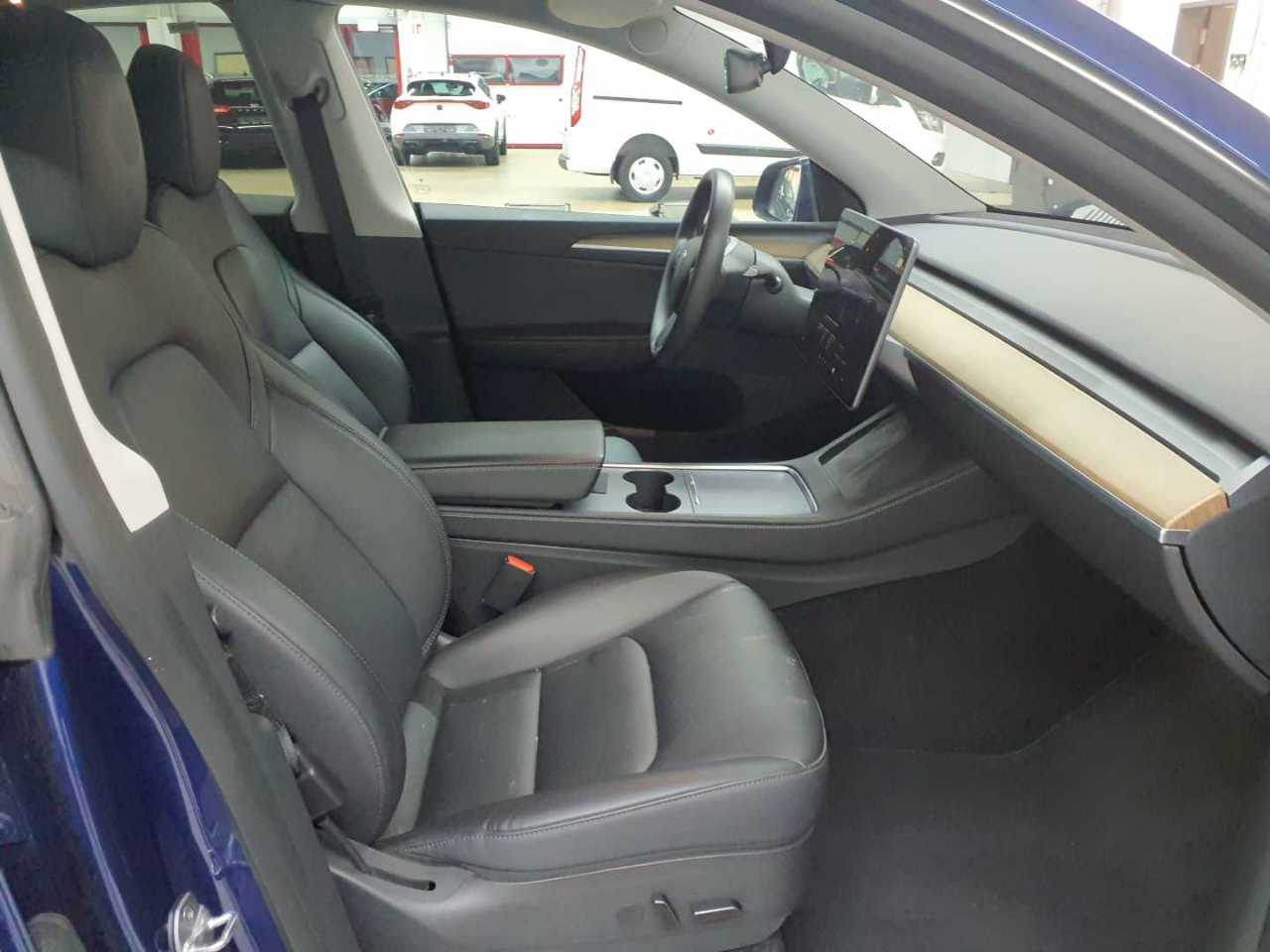 Tesla Model Y Long Range Dual Motor AWD 7
