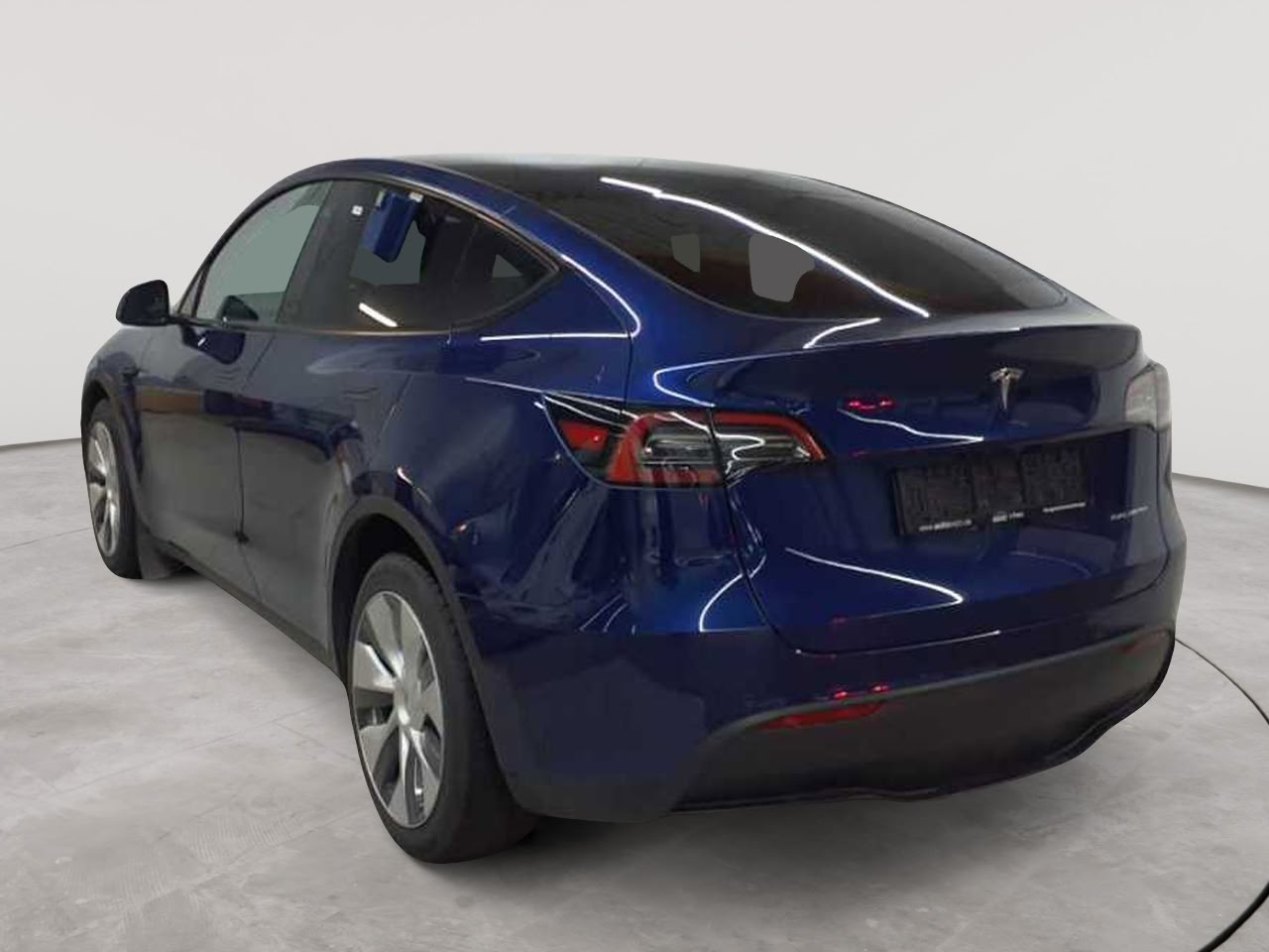 Tesla Model Y Long Range Dual Motor AWD 5