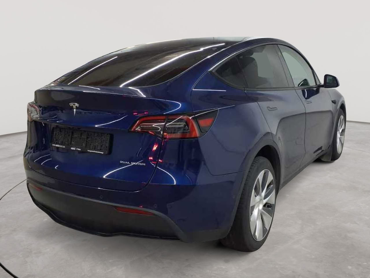 Tesla Model Y Long Range Dual Motor AWD 4