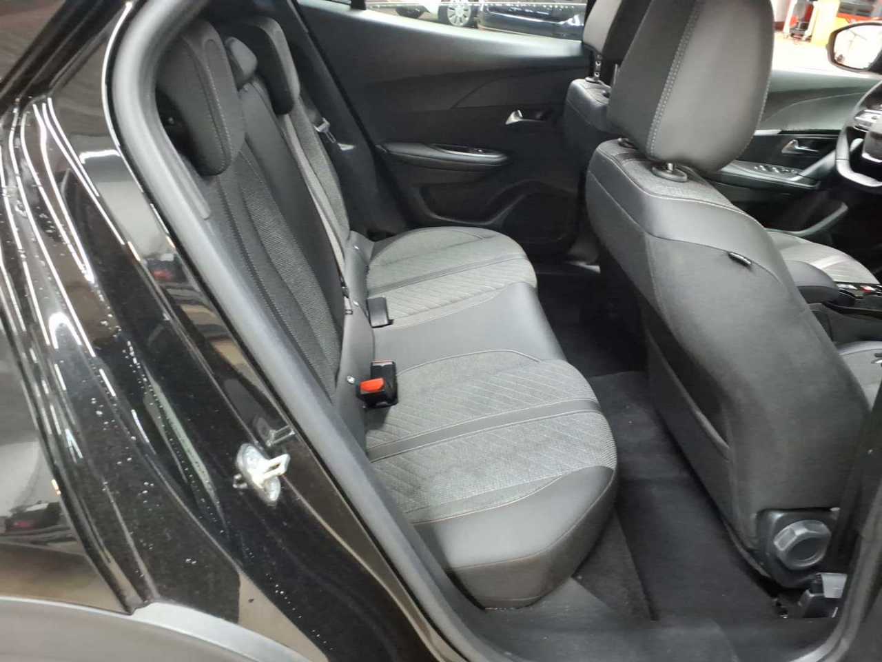 Peugeot 2008 PureTech 100 Allure 14