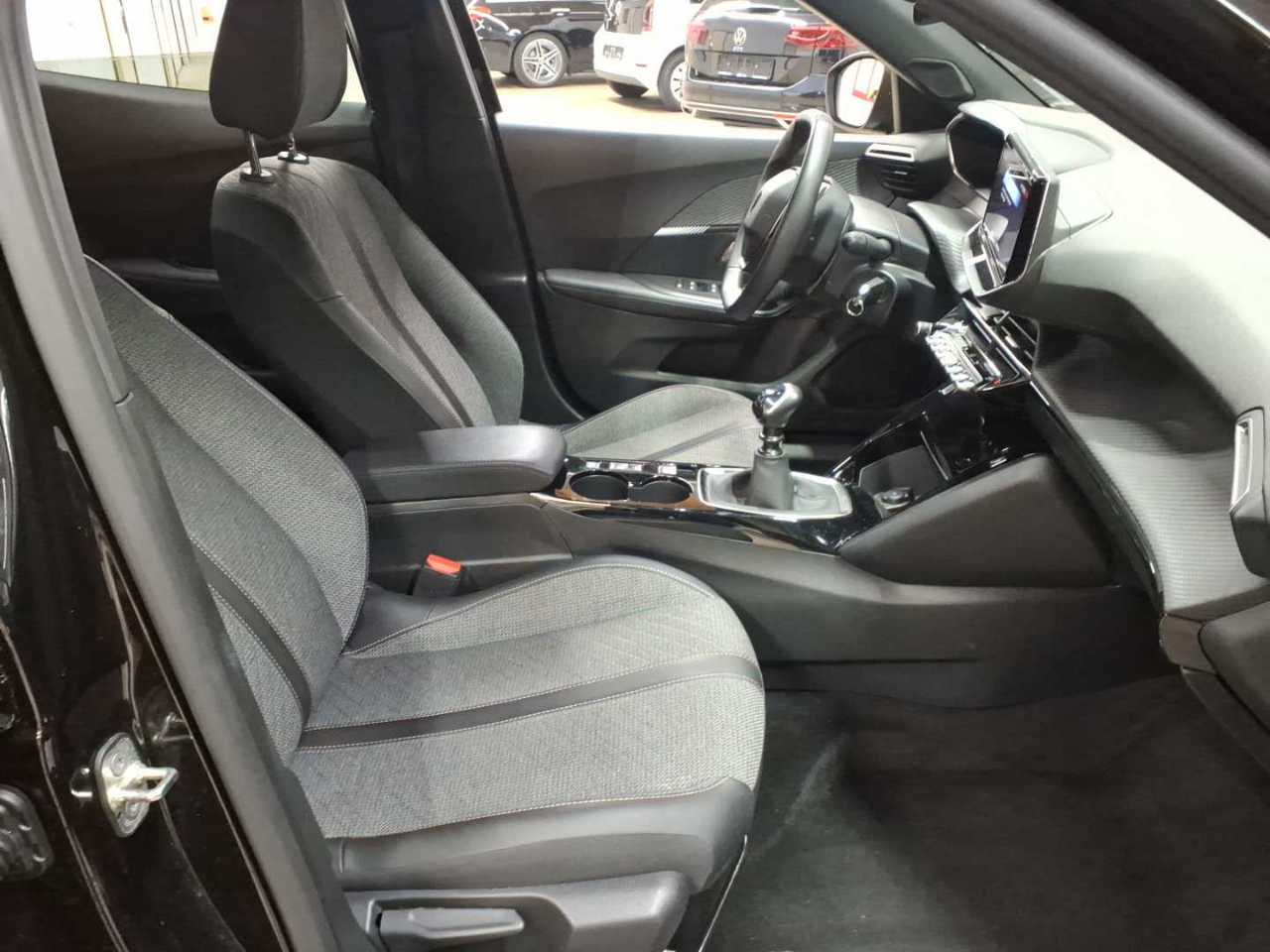 Peugeot 2008 PureTech 100 Allure 8