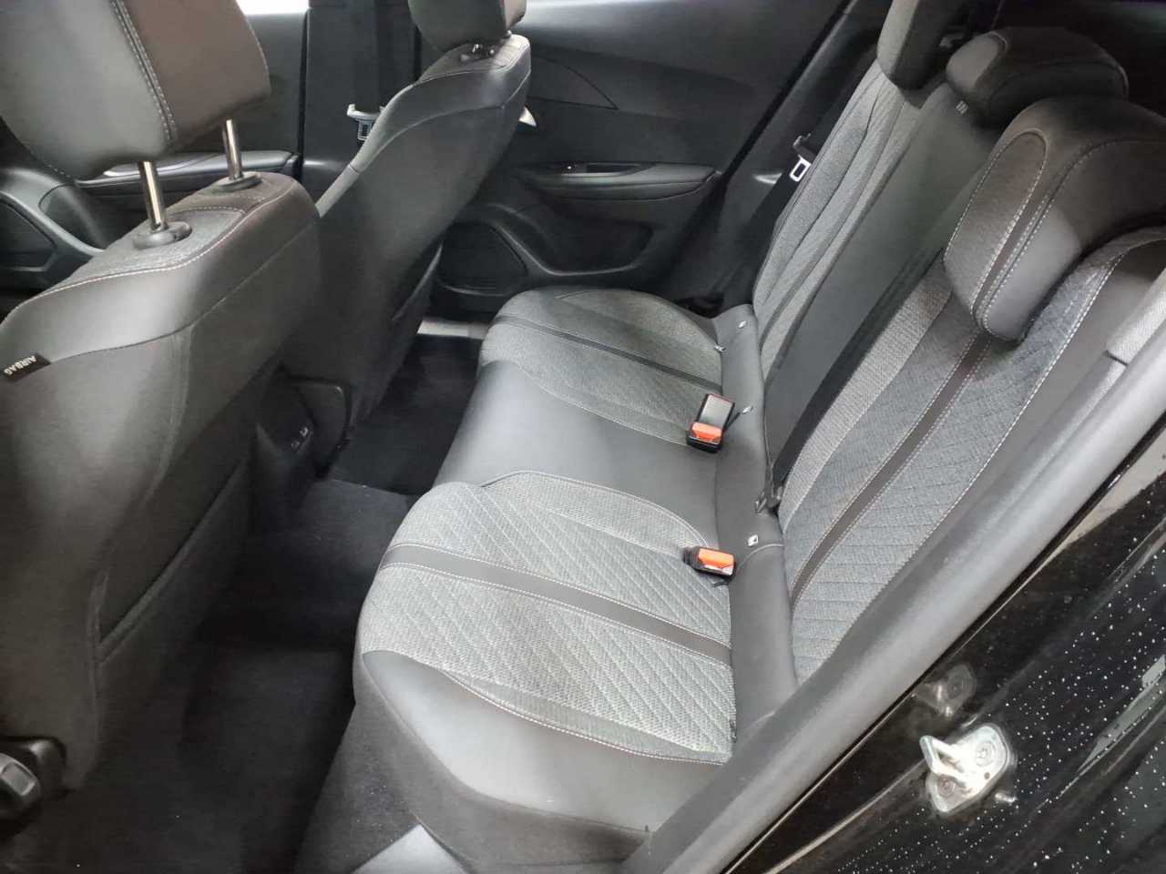 Peugeot 2008 PureTech 100 Allure 13