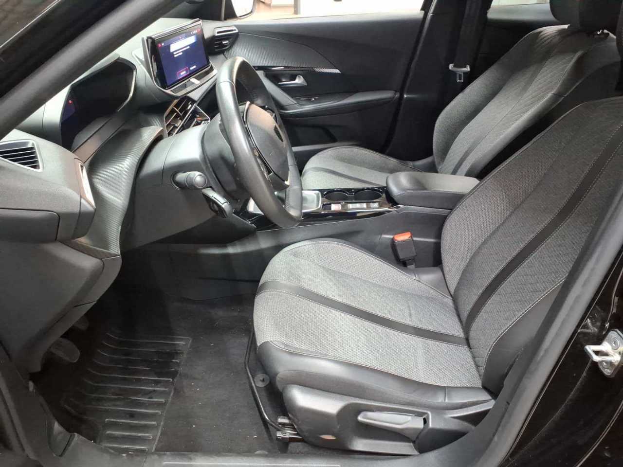 Peugeot 2008 PureTech 100 Allure 7