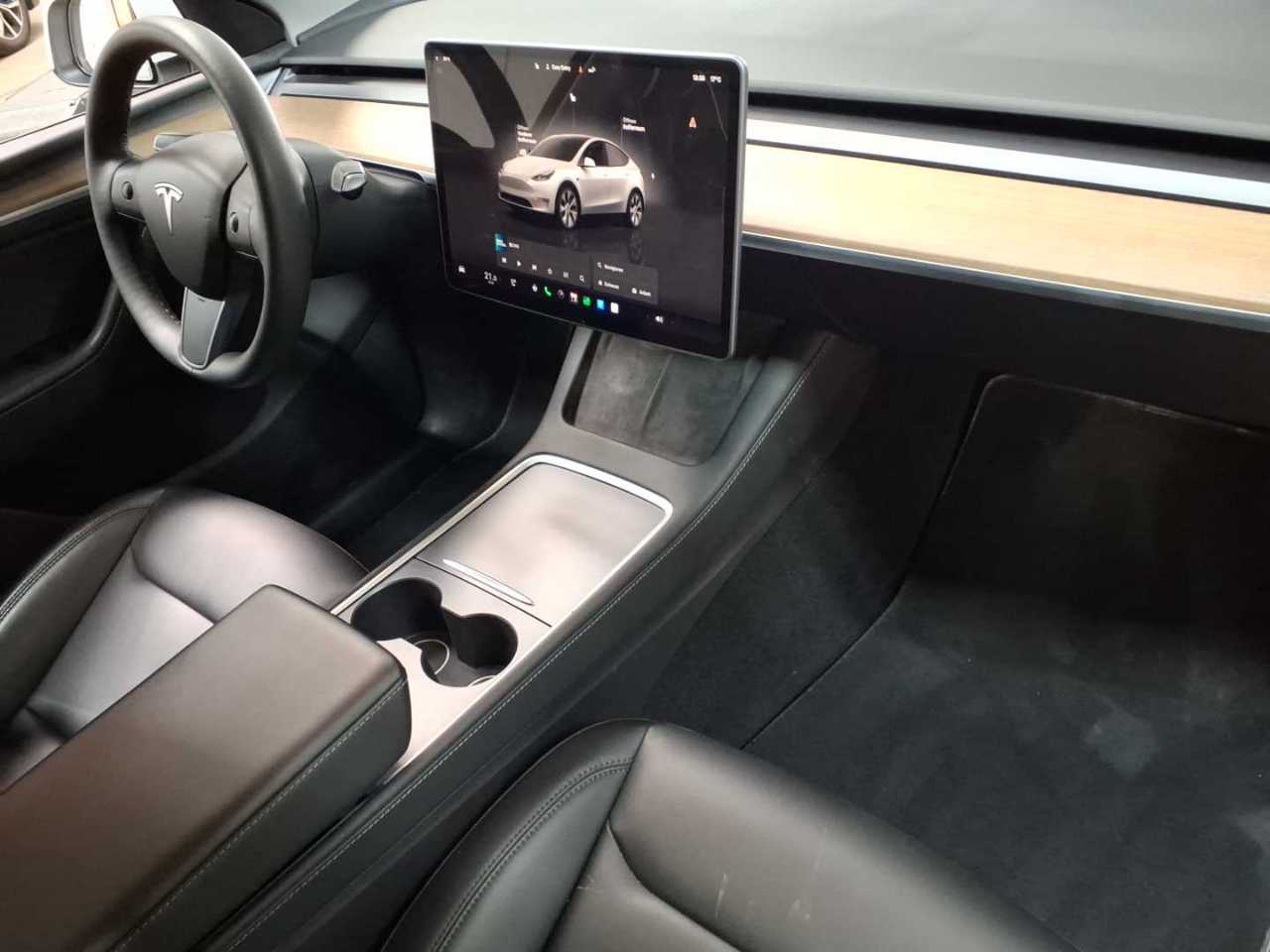 Tesla Model Y Long Range Dual Motor AWD 9