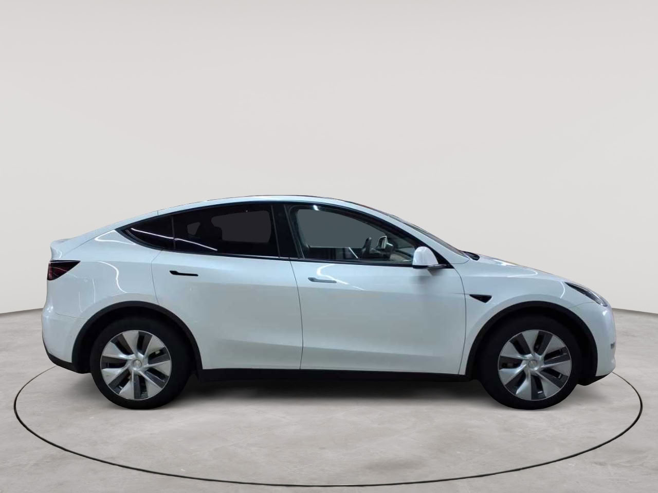 Tesla Model Y Long Range Dual Motor AWD 3