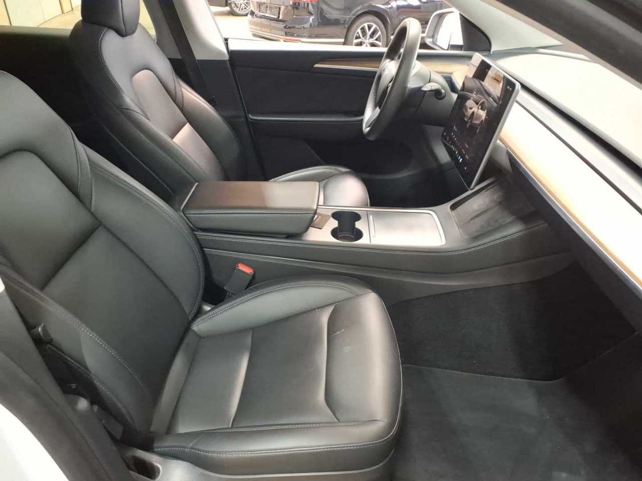 Tesla Model Y Long Range Dual Motor AWD 8