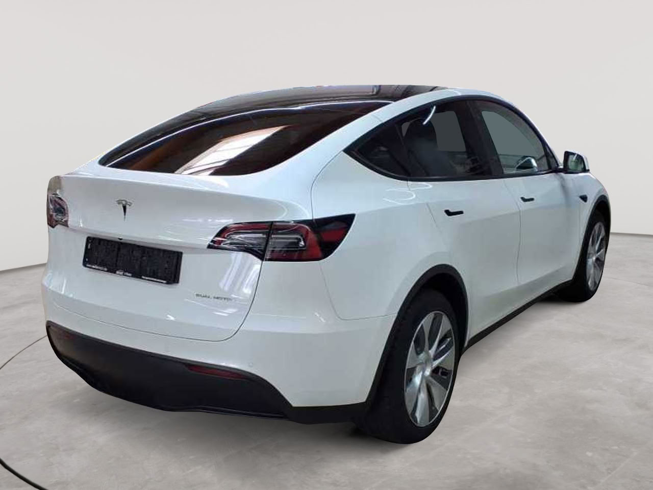 Tesla Model Y Long Range Dual Motor AWD 4