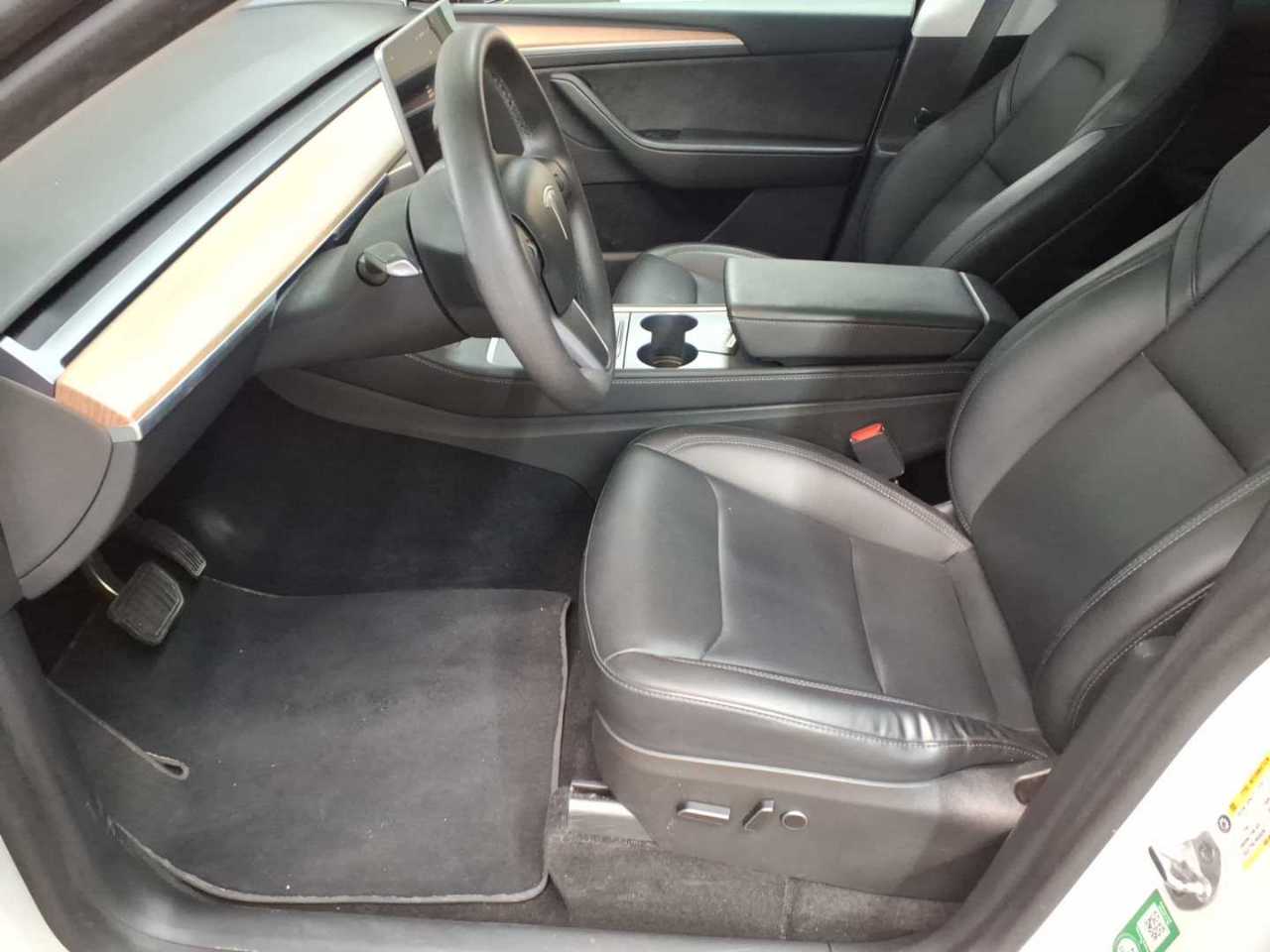 Tesla Model Y Long Range Dual Motor AWD 7