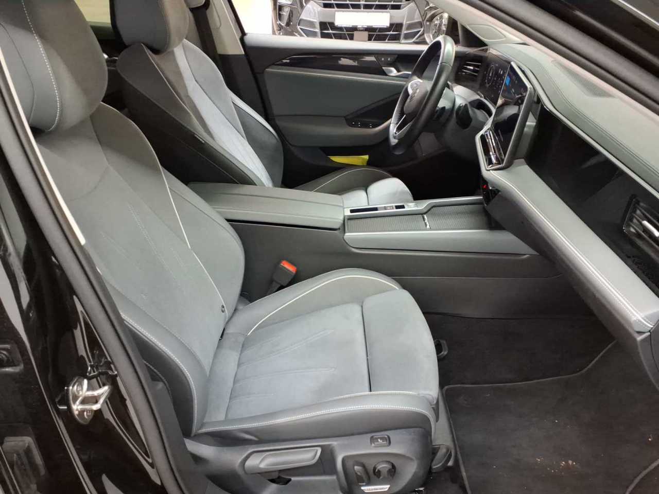 Volkswagen Passat Variant 1.5 e-TSI OPF DSG Business 8