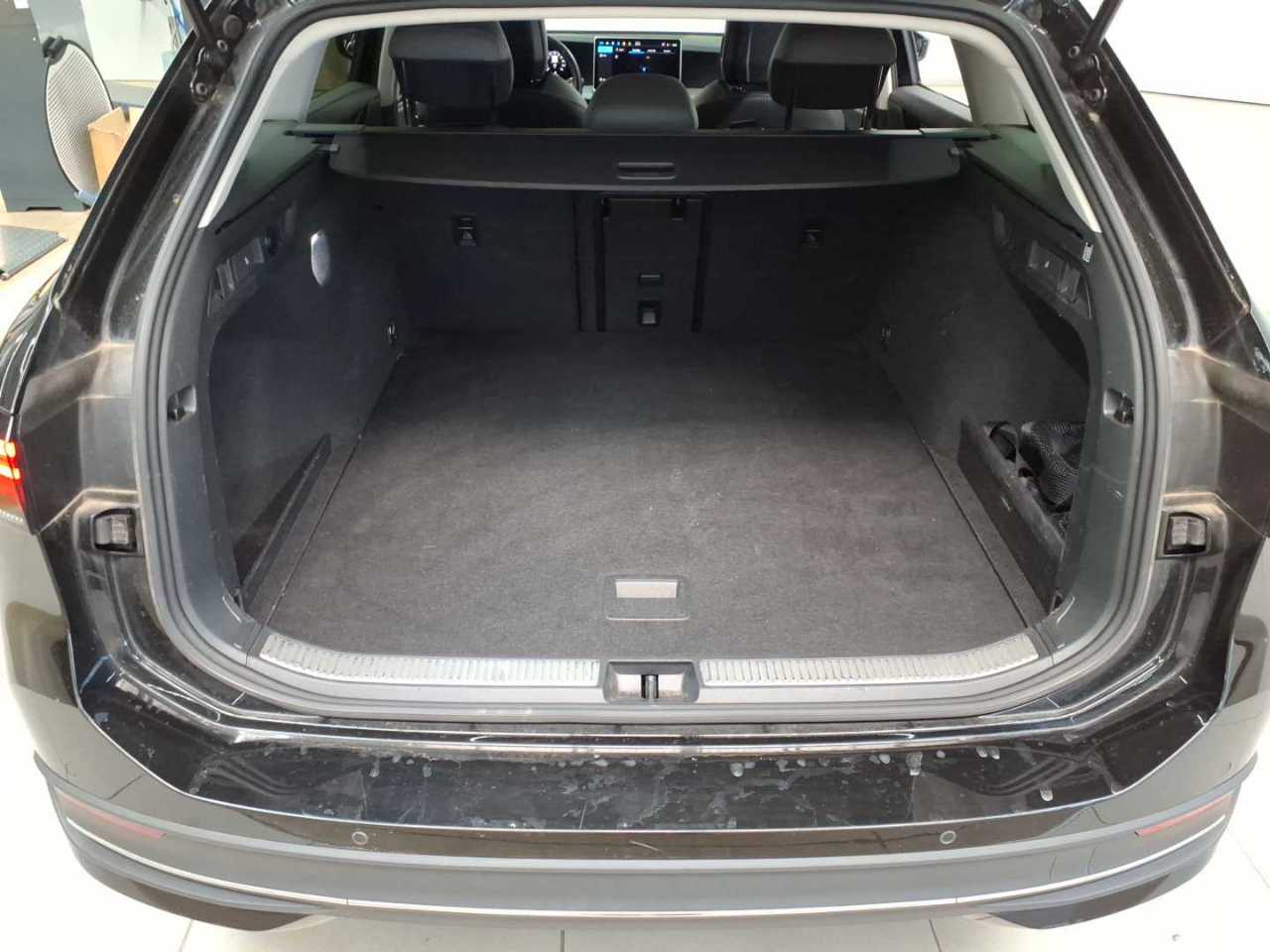 Volkswagen Passat Variant 1.5 e-TSI OPF DSG Business 15