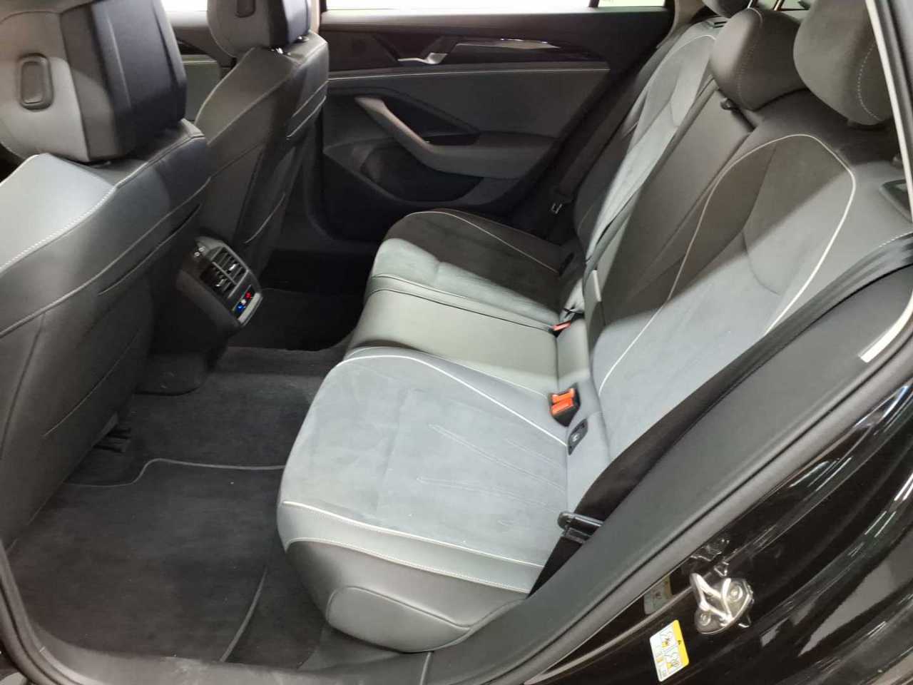 Volkswagen Passat Variant 1.5 e-TSI OPF DSG Business 13