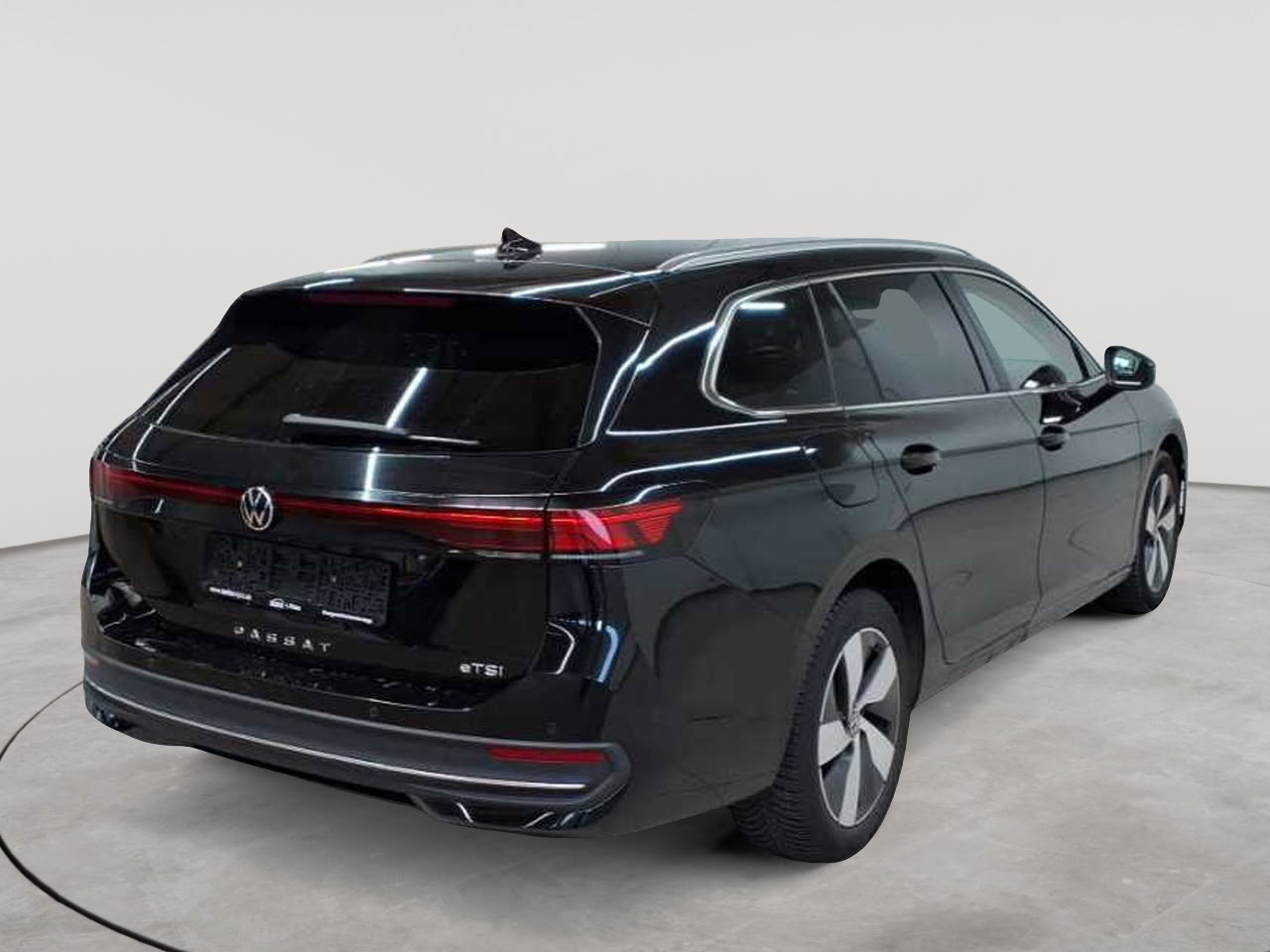 Volkswagen Passat Variant 1.5 e-TSI OPF DSG Business 4