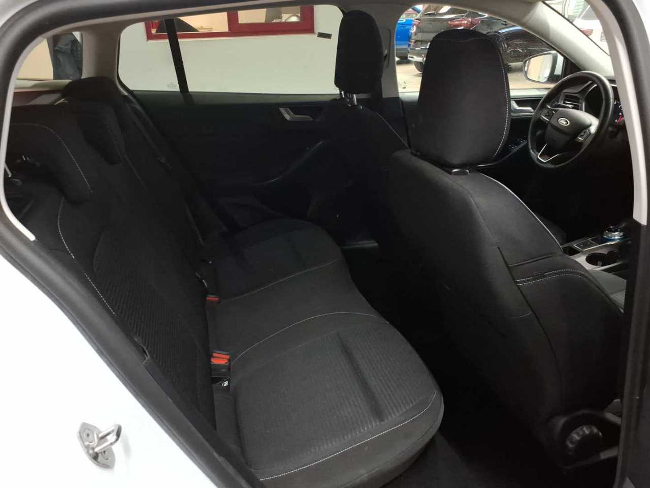 Ford Focus Turnier 1.5 EcoBlue Start-Stopp-System Aut. TITANIUM 14