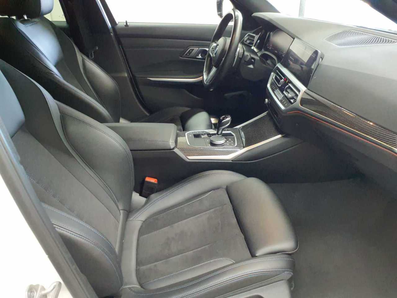 BMW 330d Touring xDrive Aut. M Sport 8