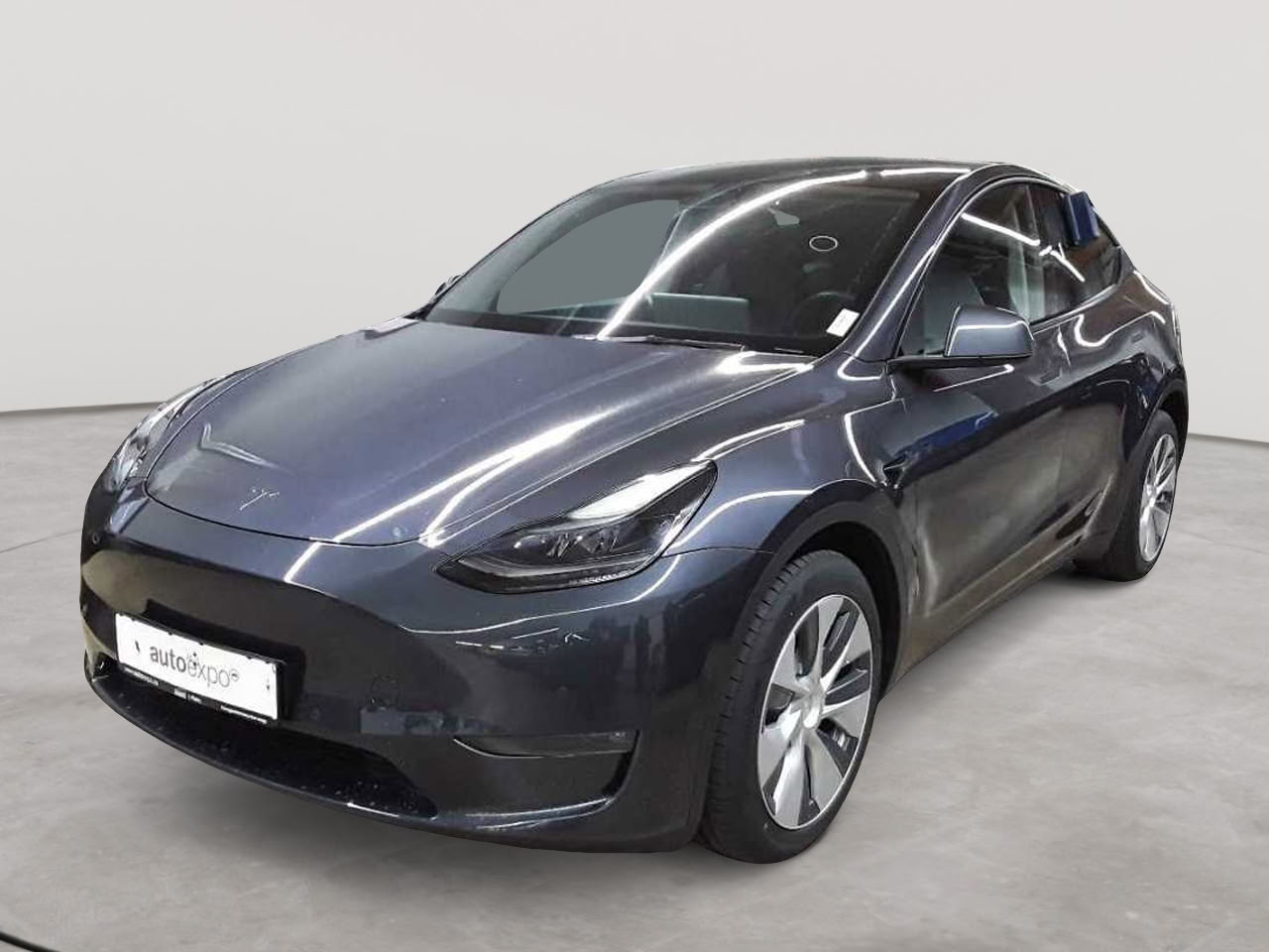 Tesla Model Y Long Range Dual Motor AWD 2