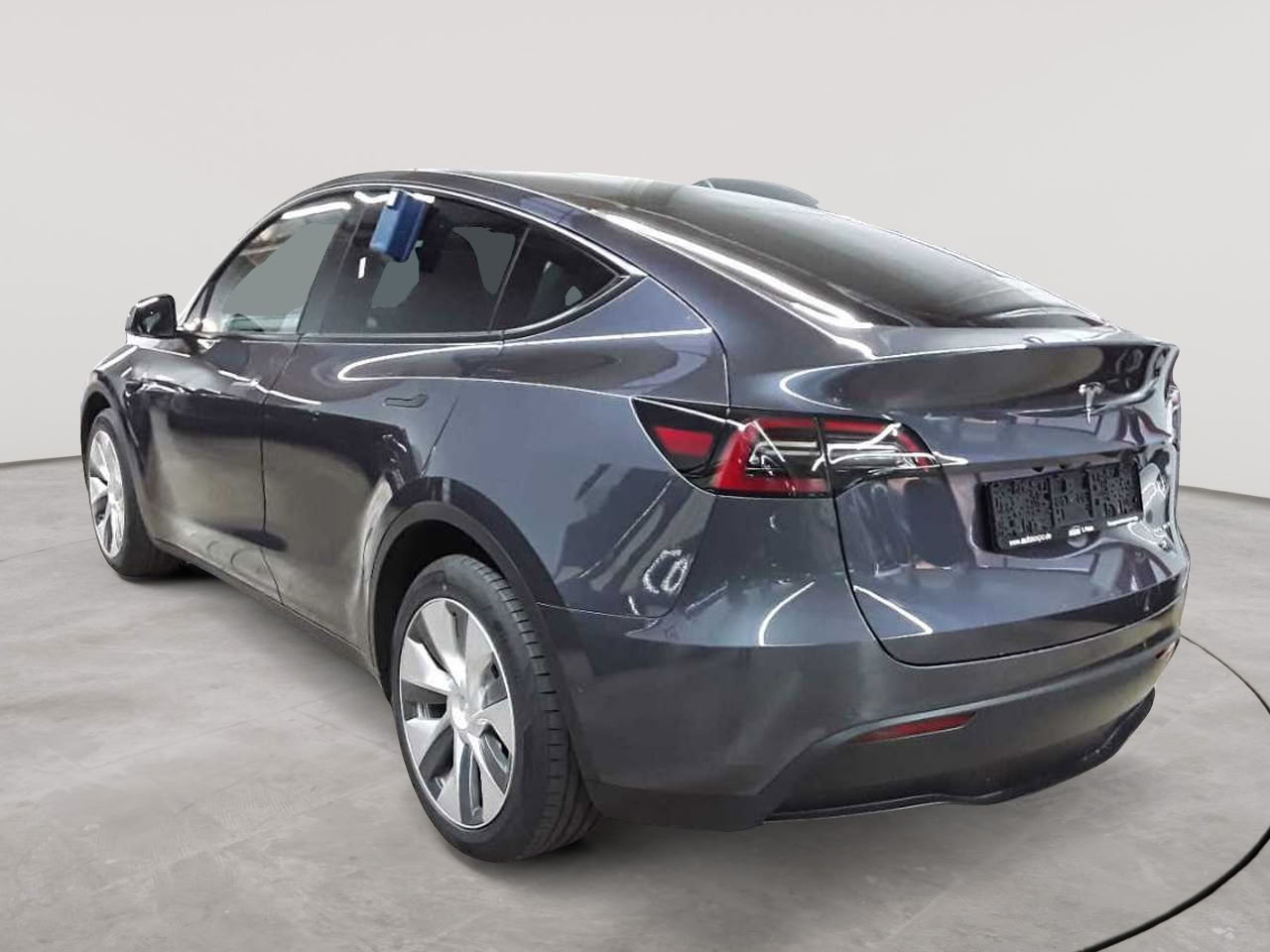 Tesla Model Y Long Range Dual Motor AWD 5