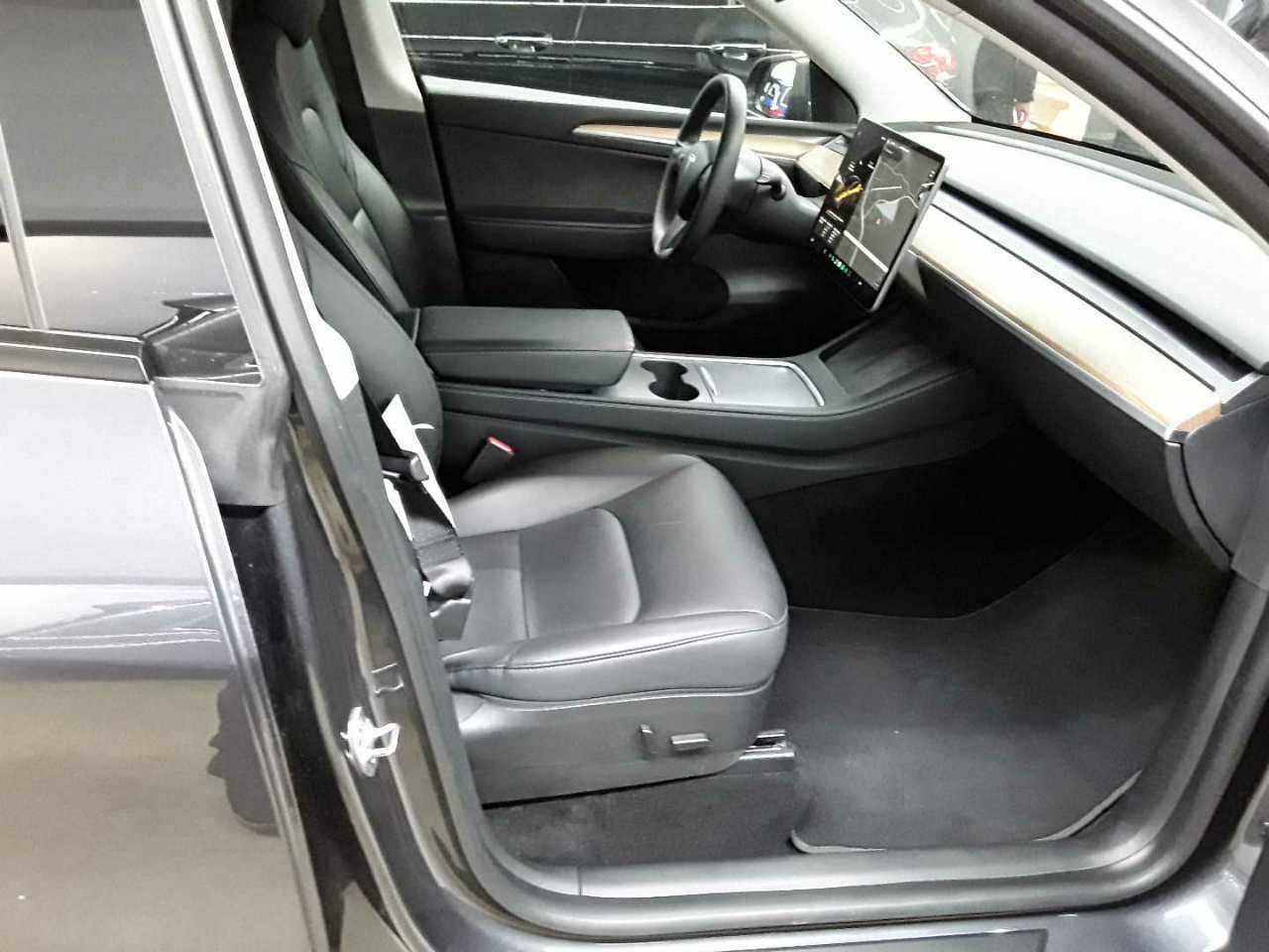 Tesla Model Y Long Range Dual Motor AWD 8