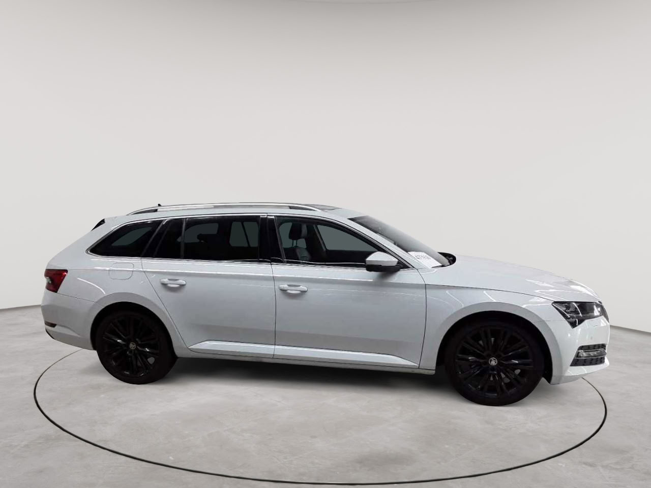 Skoda Superb Combi 2.0 TDI DSG Style 3