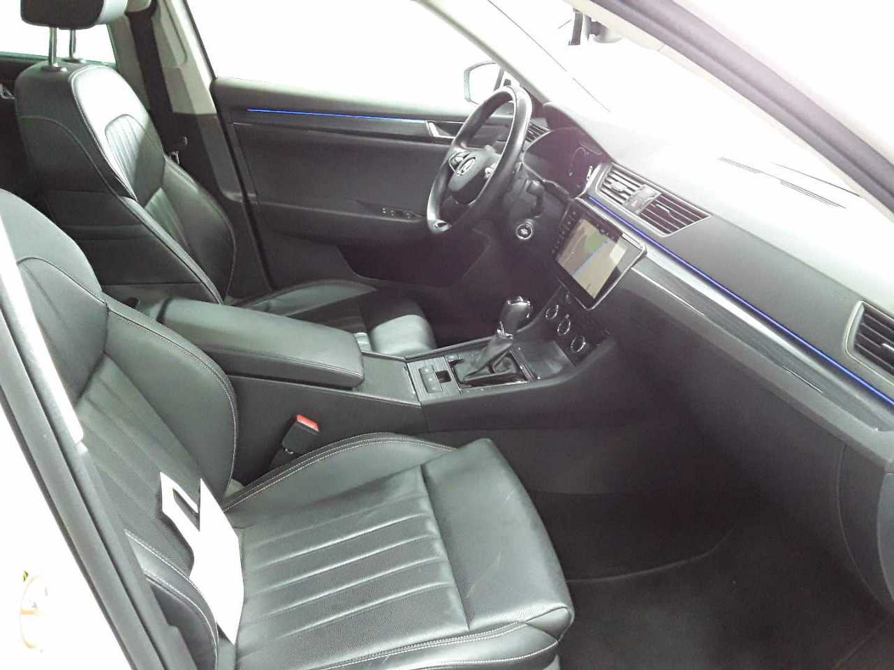Skoda Superb Combi 2.0 TDI DSG Style 8