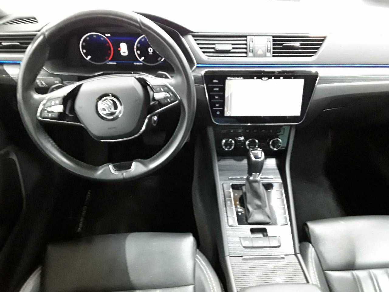 Skoda Superb Combi 2.0 TDI DSG Style 10