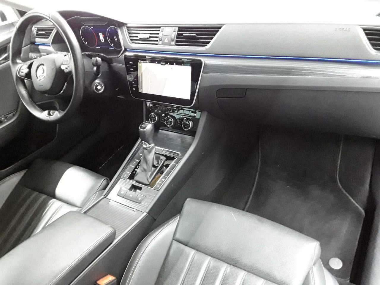 Skoda Superb Combi 2.0 TDI DSG Style 9