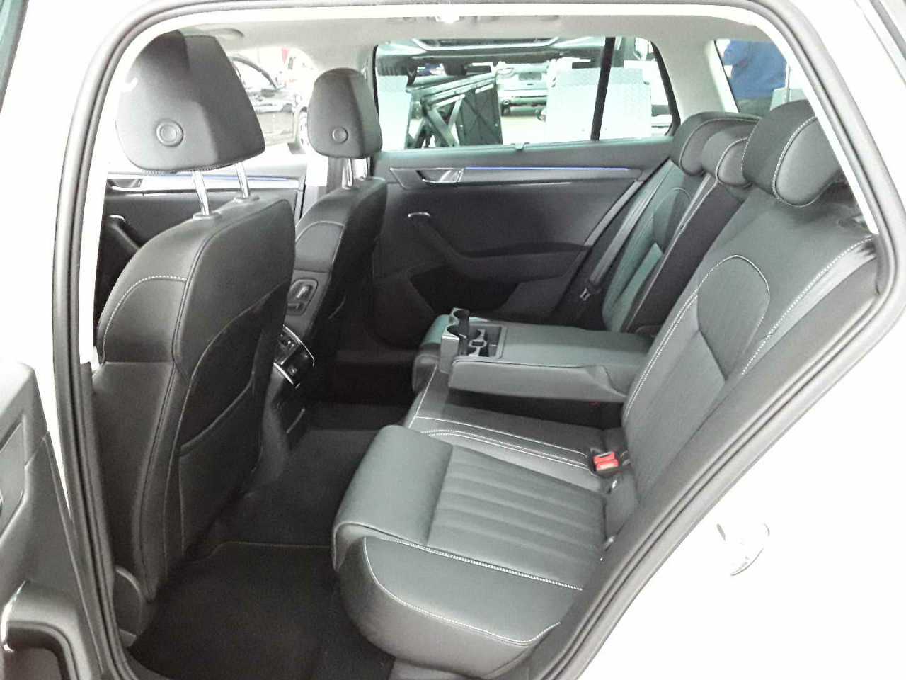 Skoda Superb Combi 2.0 TDI DSG Style 13