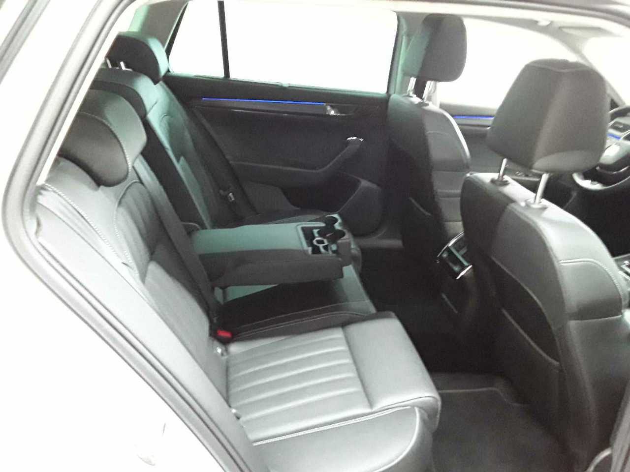 Skoda Superb Combi 2.0 TDI DSG Style 14