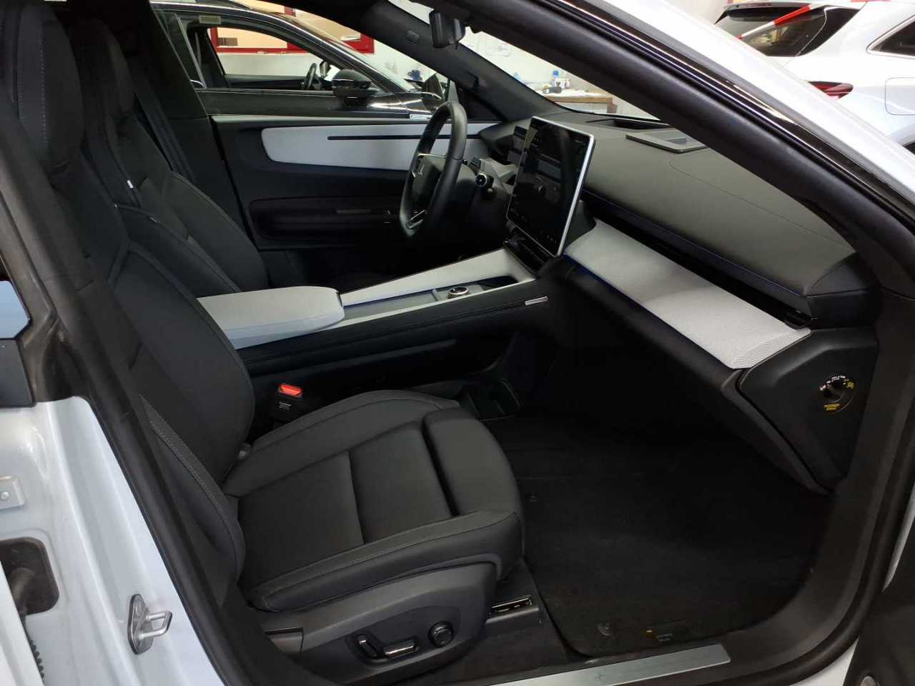 Polestar 4 Single Motor 100kWh Plus 8