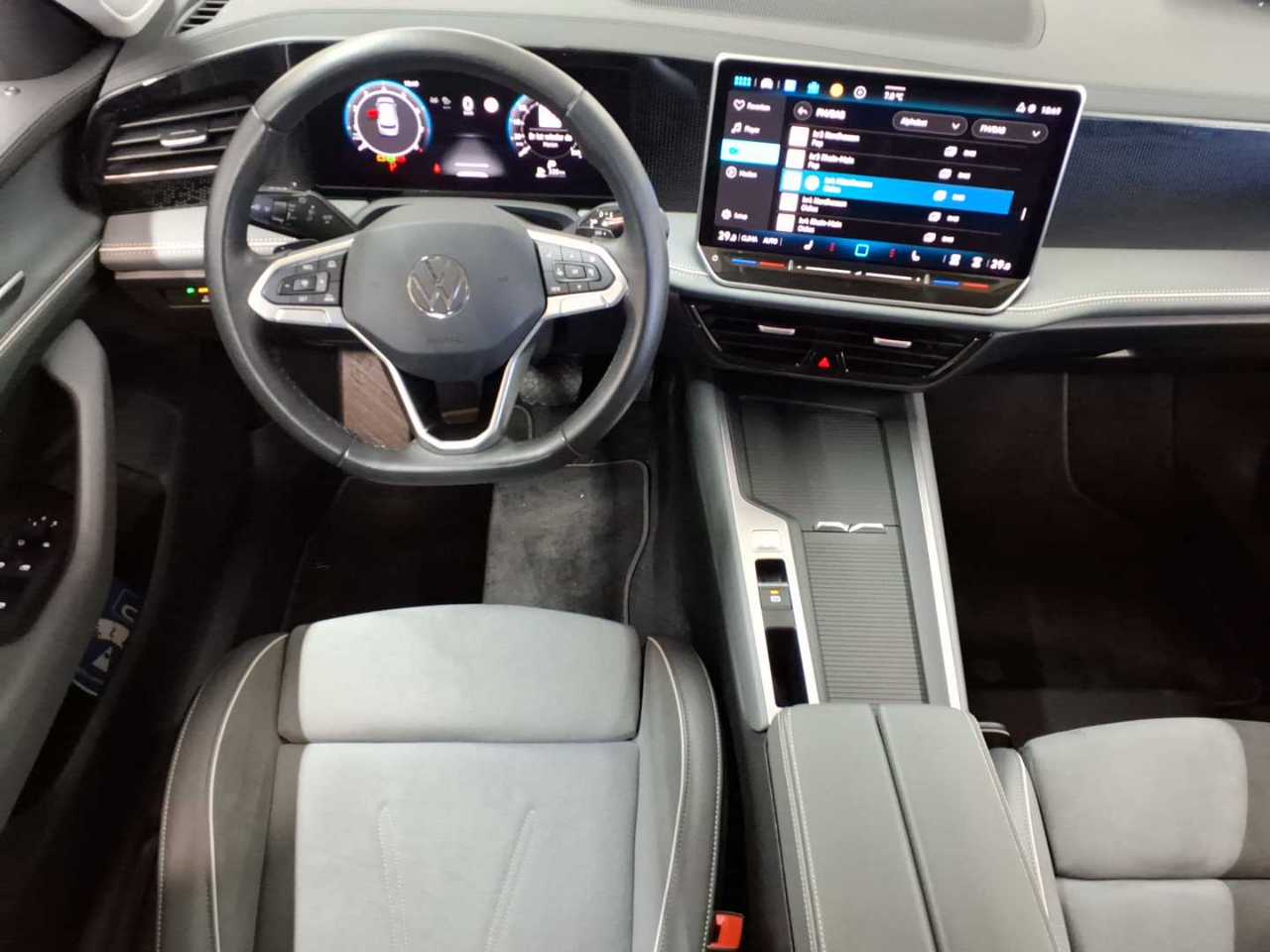 Volkswagen Passat Variant 1.5 e-TSI OPF DSG Business 10