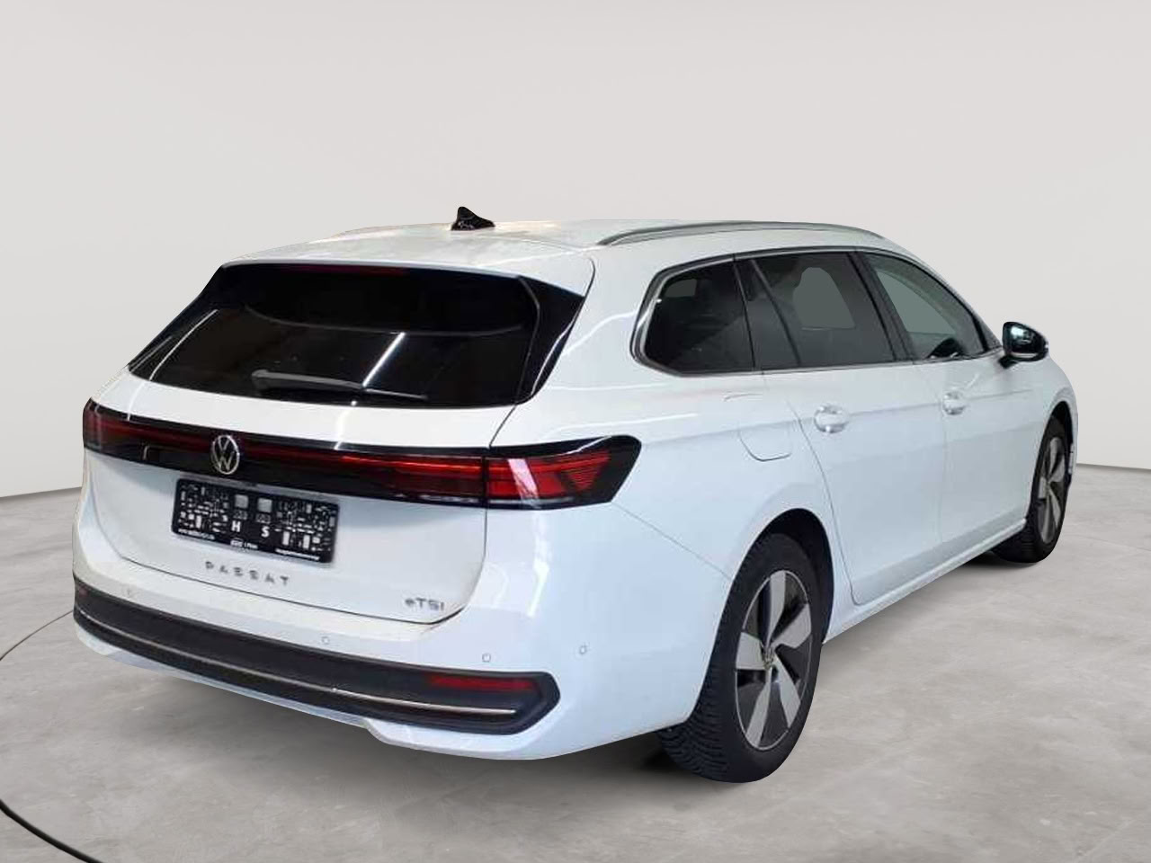 Volkswagen Passat Variant 1.5 e-TSI OPF DSG Business 4