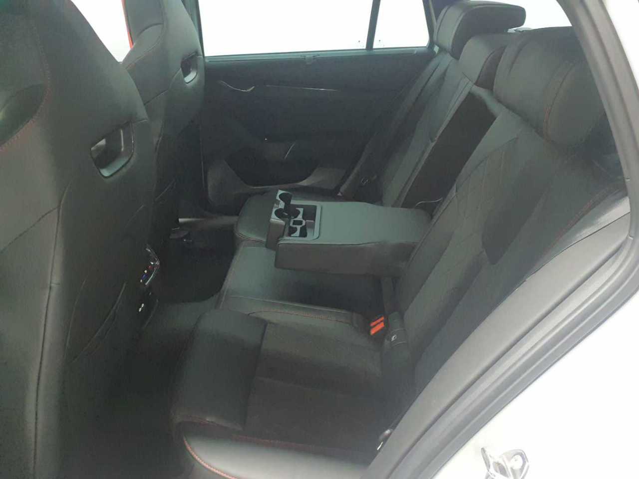 Skoda Octavia Combi 2.0 TSI DSG RS Plus 14