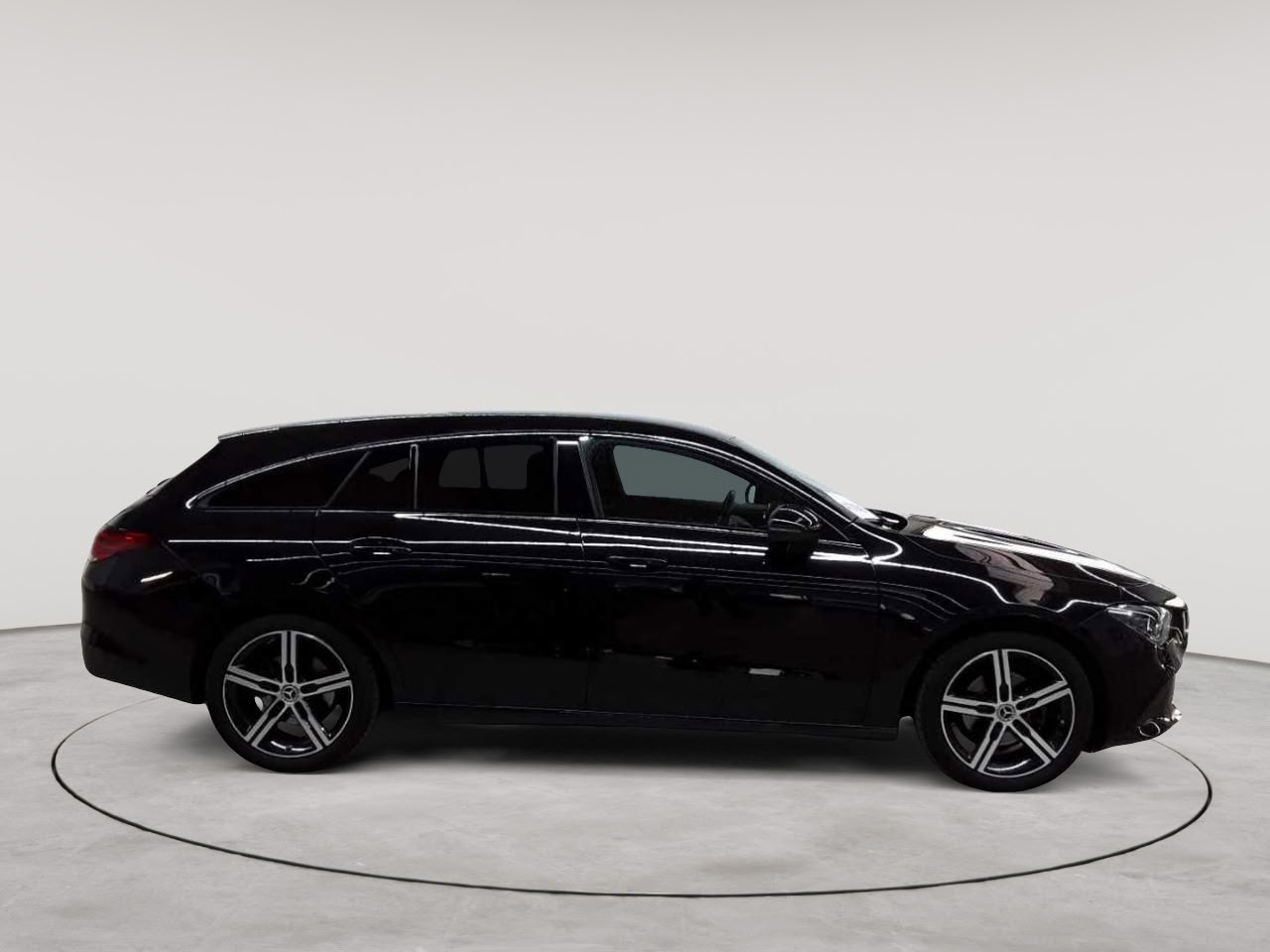 Mercedes-Benz CLA 180 Shooting Brake 7G-DCT Progressive 3