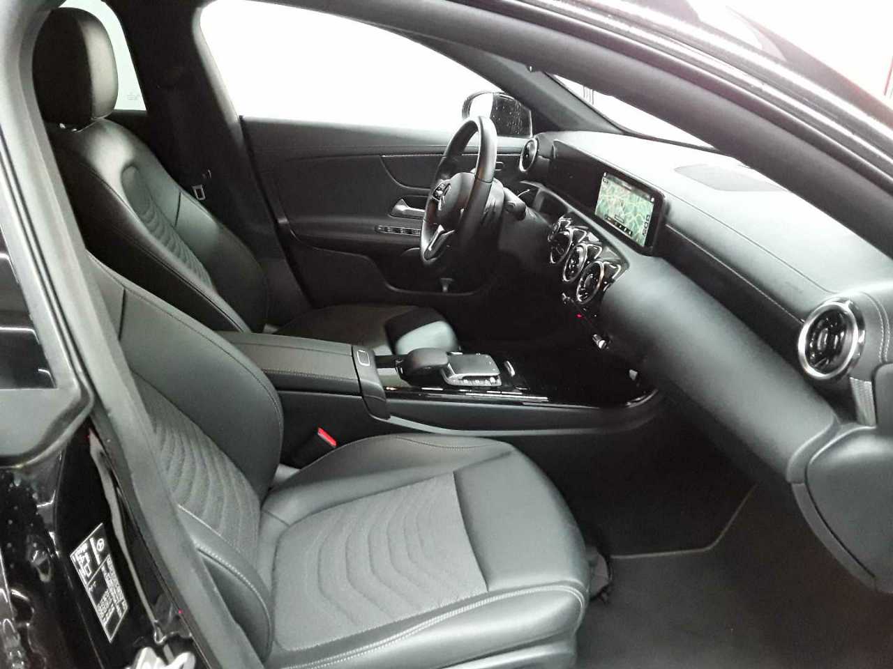 Mercedes-Benz CLA 180 Shooting Brake 7G-DCT Progressive 8