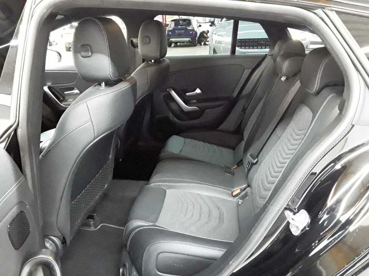 Mercedes-Benz CLA 180 Shooting Brake 7G-DCT Progressive 13