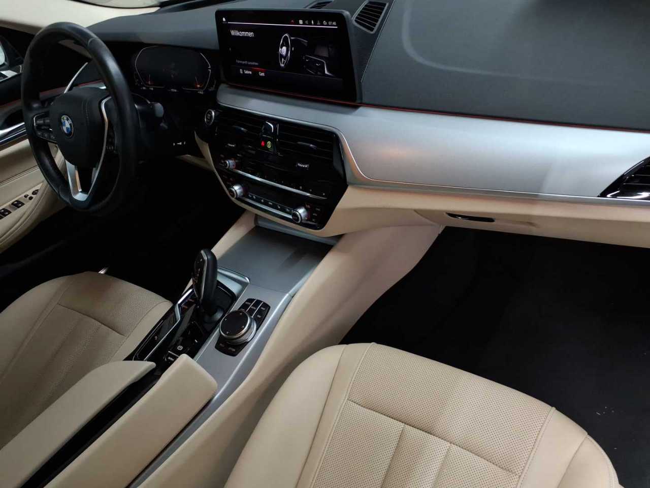 BMW 520i Aut. 9