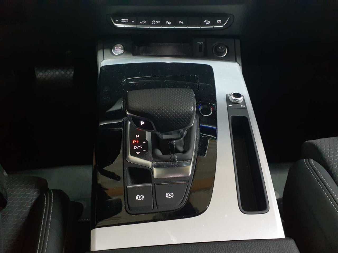 Audi Q5 55 TFSIe quattro S tronic S line 10