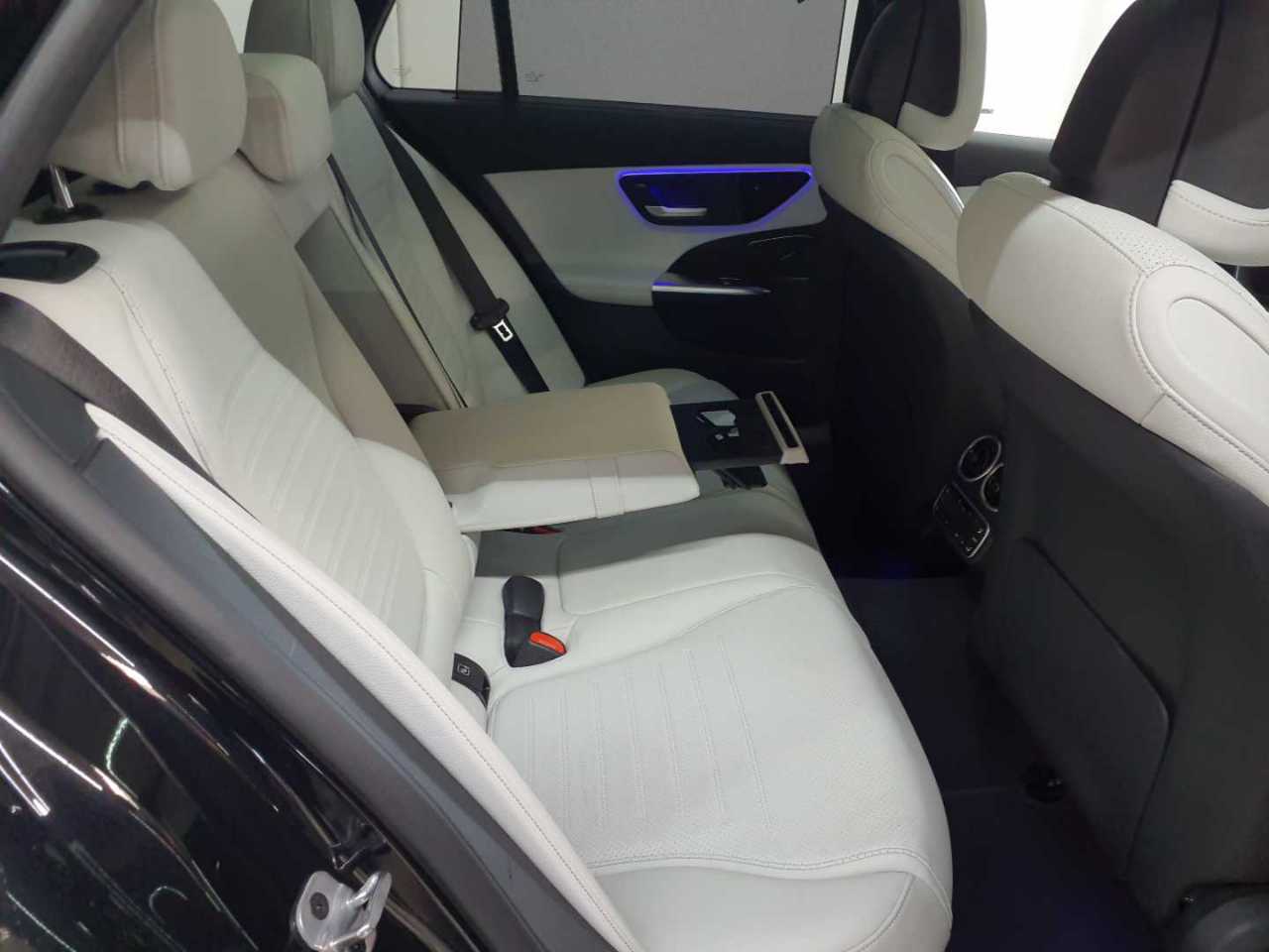 Mercedes-Benz C 220 d 4Matic T 9G-TRONIC AMG Line 13