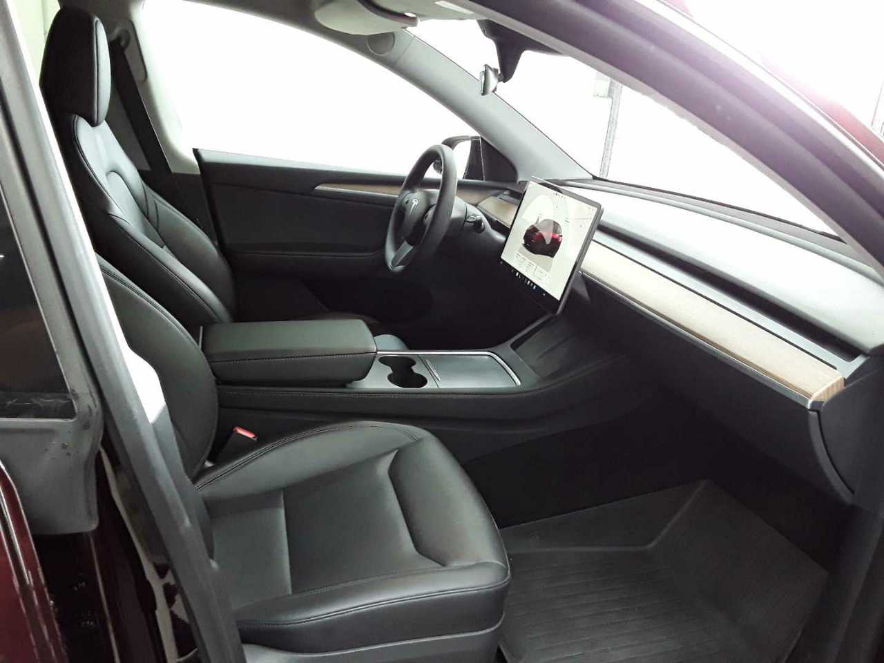 Tesla Model Y Performance Dual Motor AWD 8