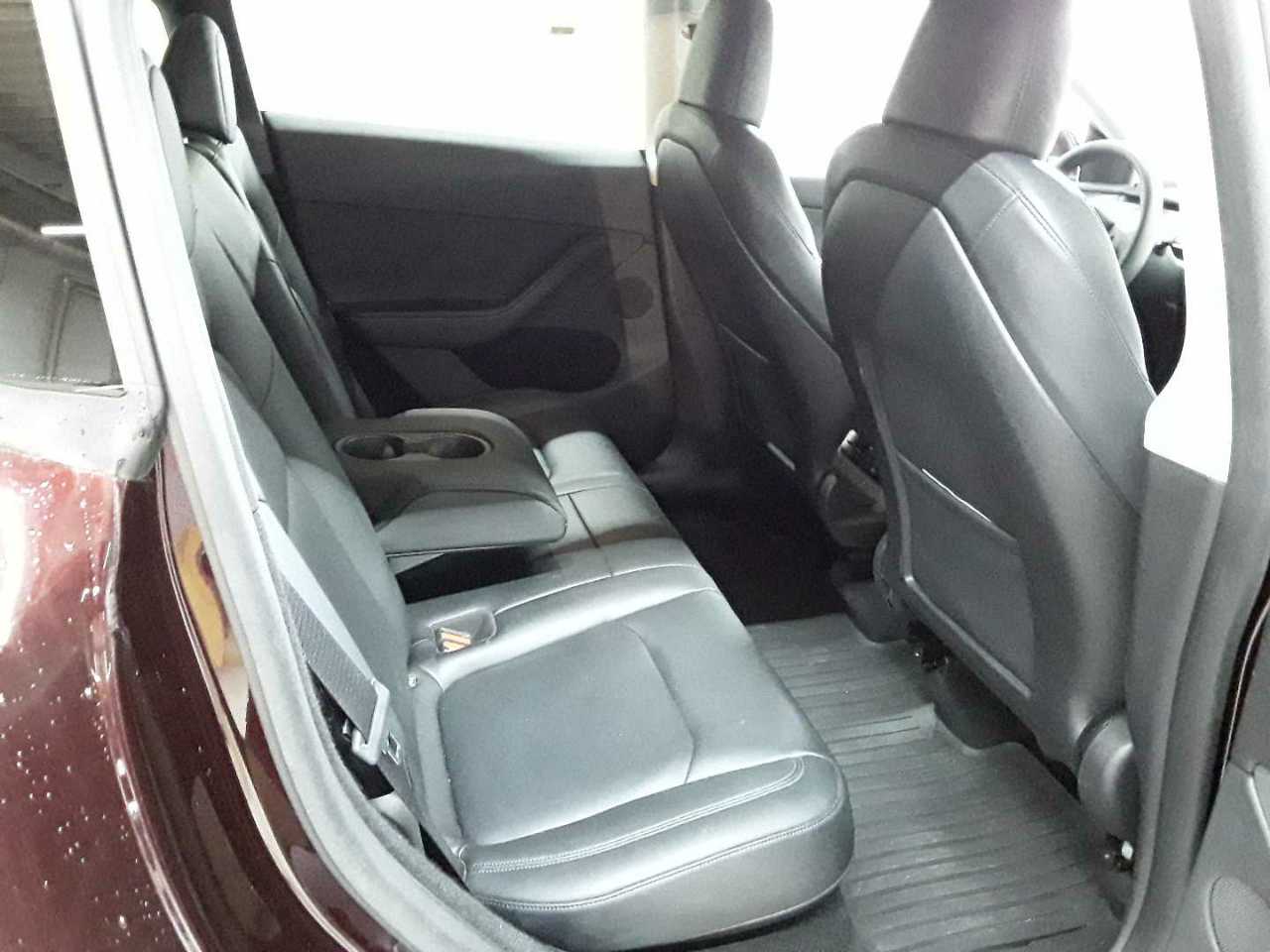 Tesla Model Y Performance Dual Motor AWD 14