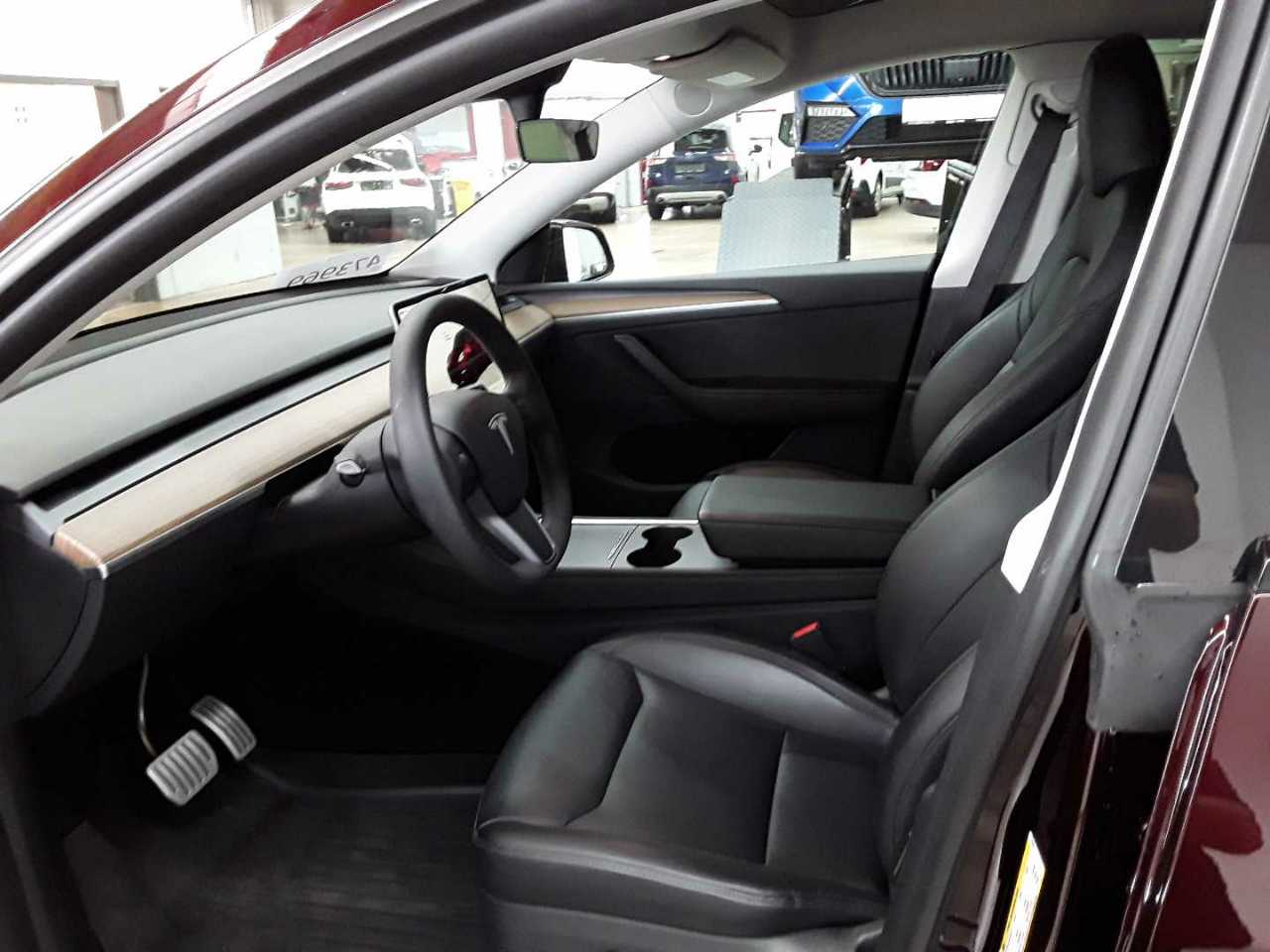 Tesla Model Y Performance Dual Motor AWD 7
