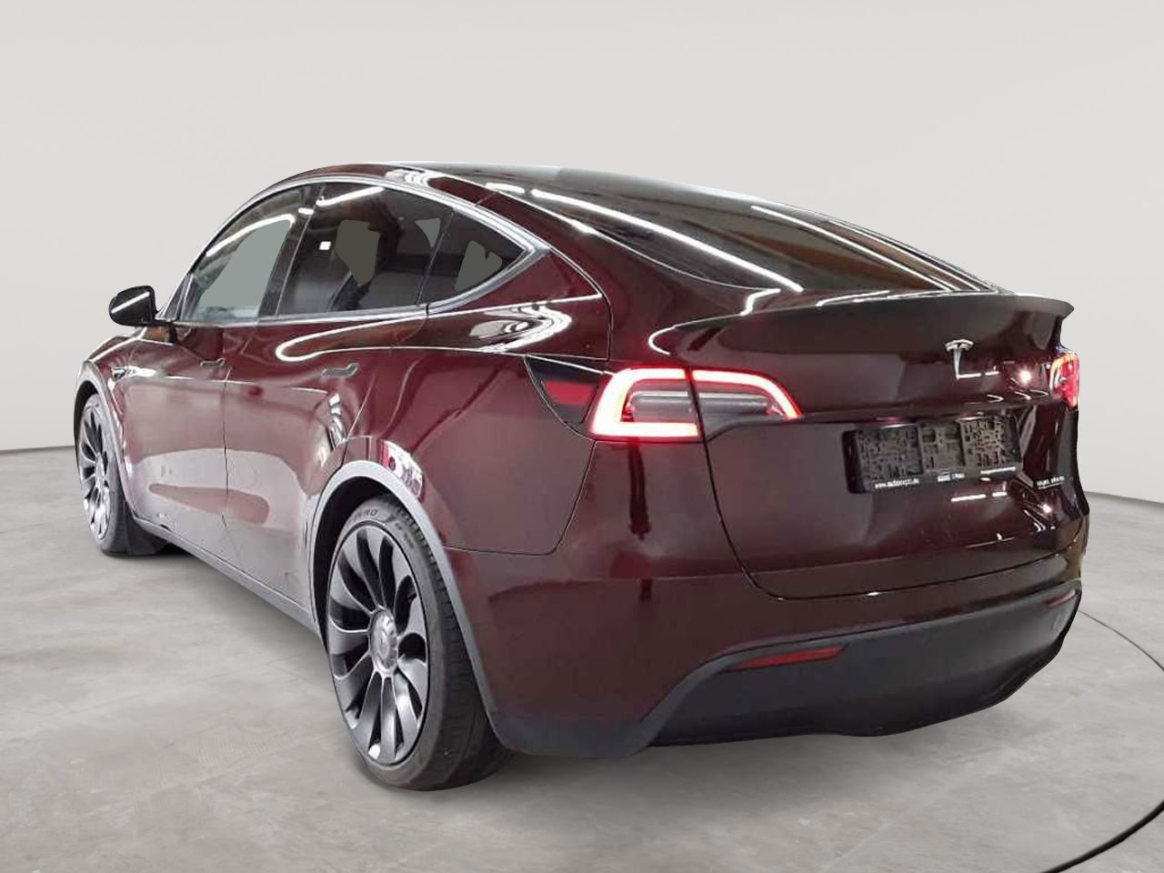 Tesla Model Y Performance Dual Motor AWD 5
