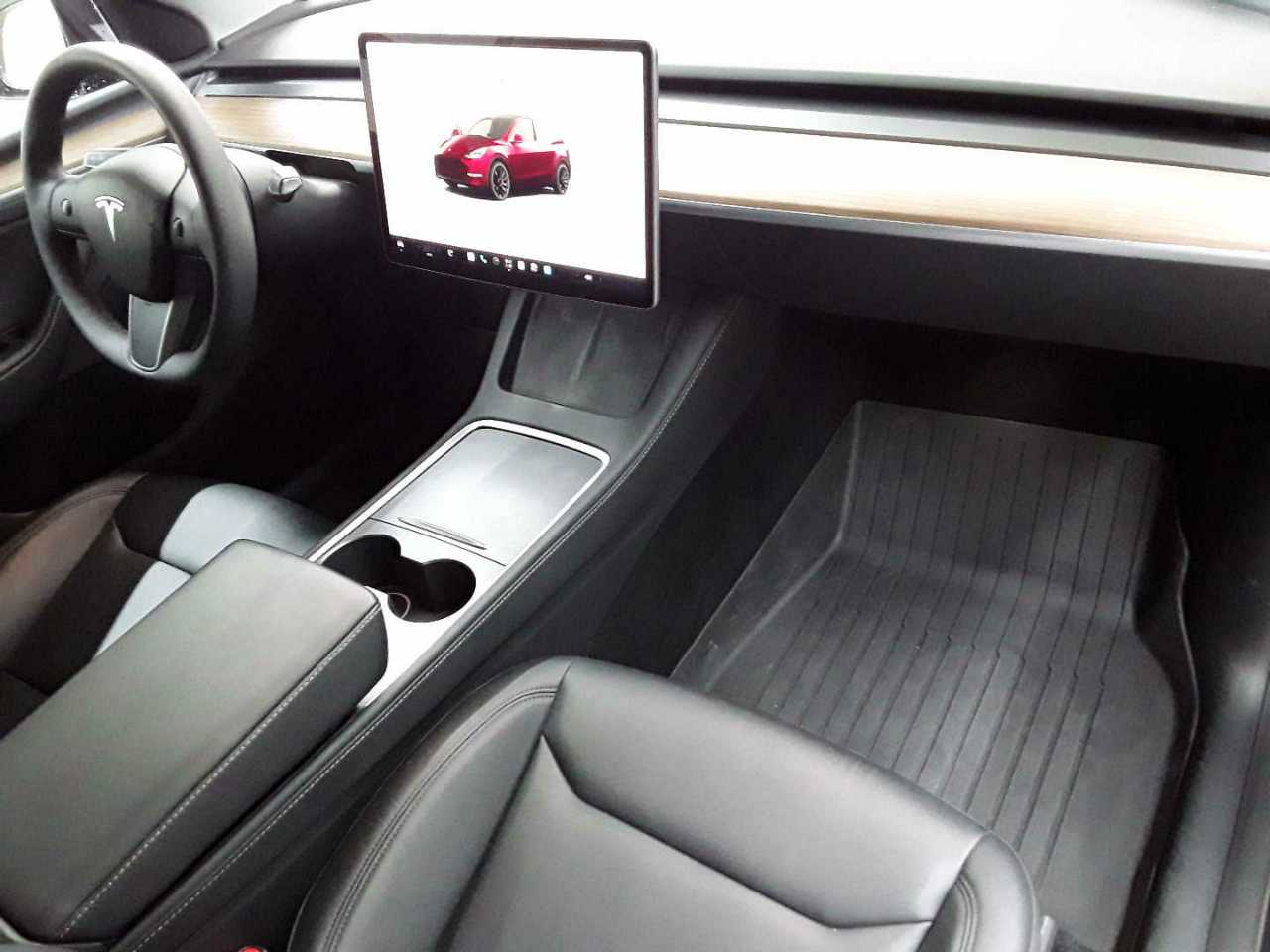 Tesla Model Y Performance Dual Motor AWD 9