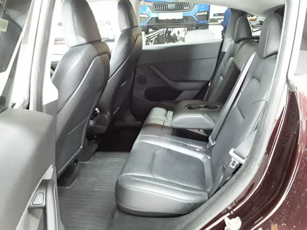 Tesla Model Y Performance Dual Motor AWD 13