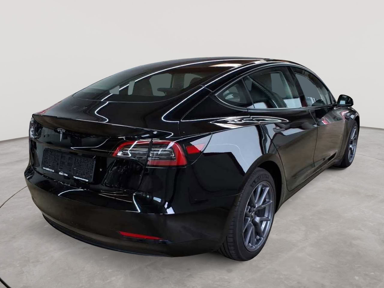 Tesla Model 3 RWD Hinterradantrieb 4