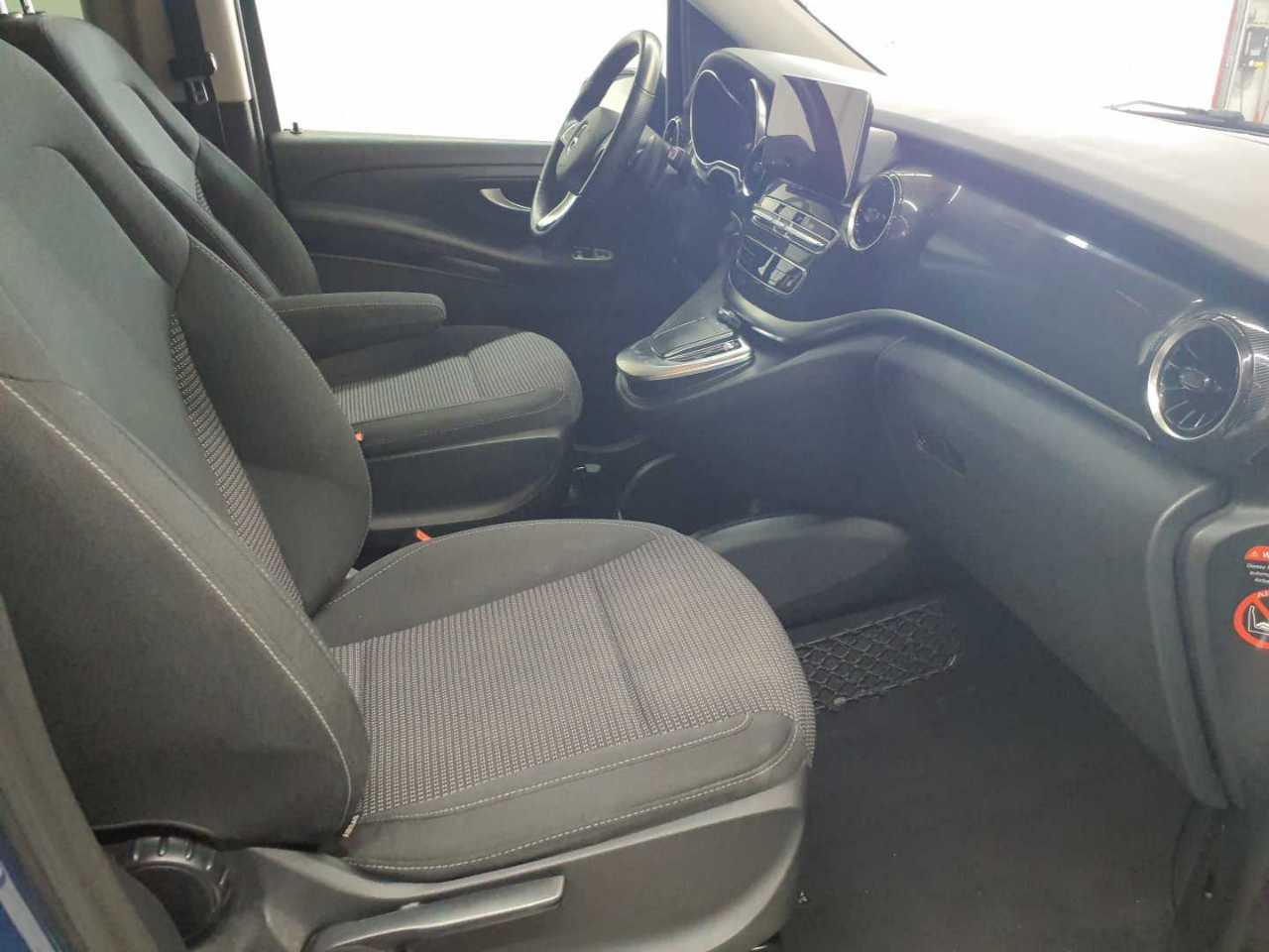 Mercedes-Benz EQV 300 lang 8