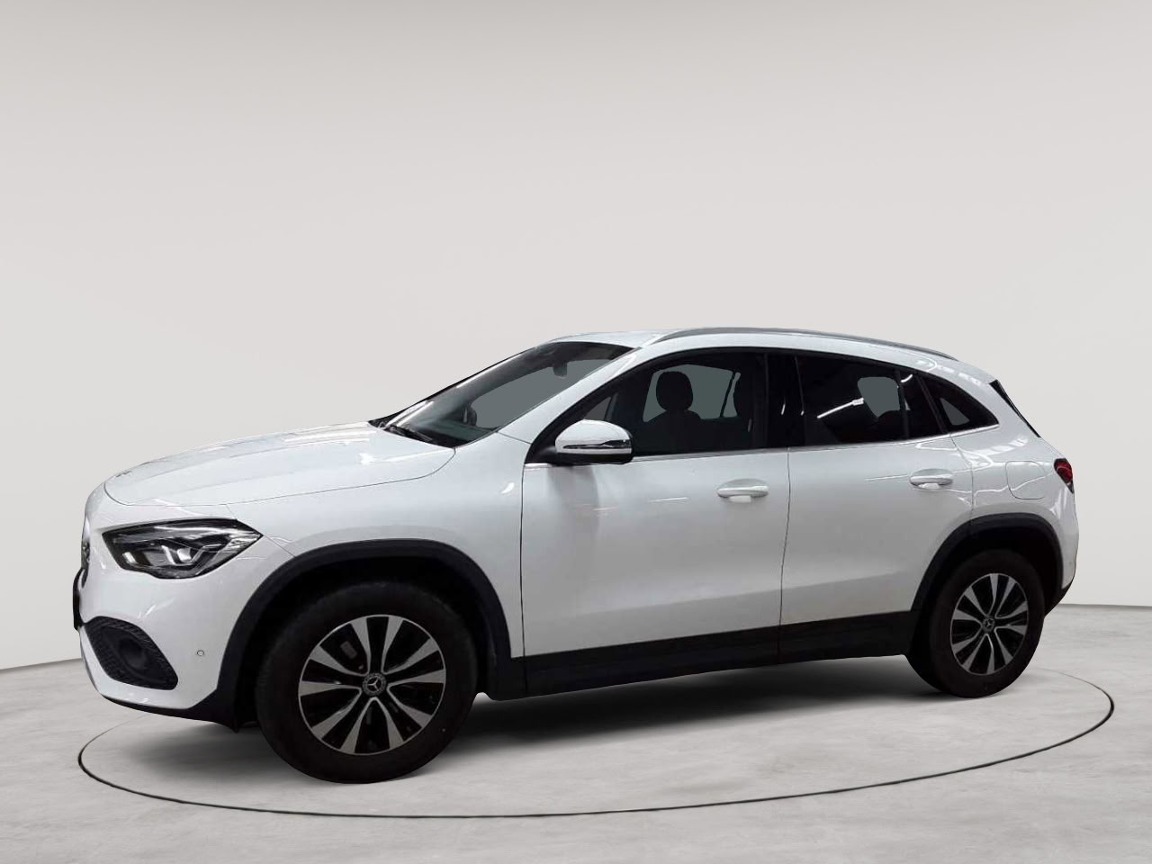 Mercedes-Benz GLA 200 7G-DCT Style 6
